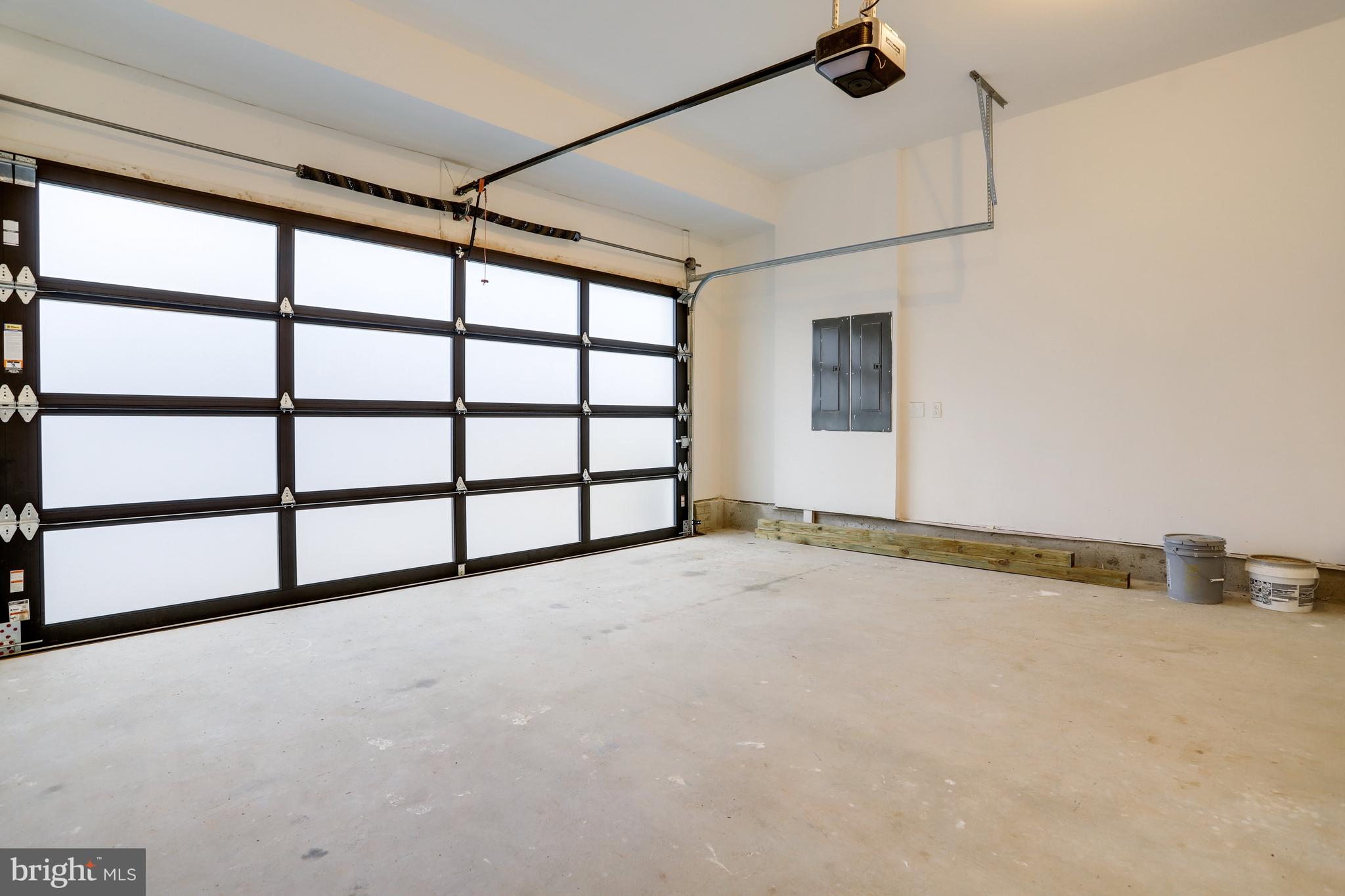 LYONHURST - Residential