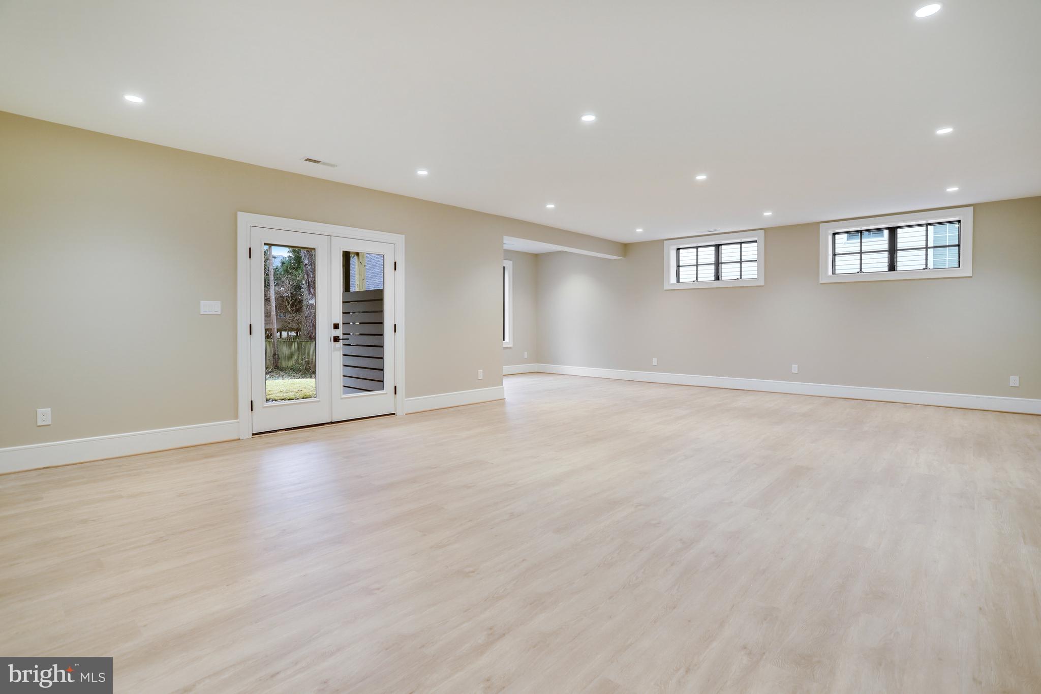 LYONHURST - Residential