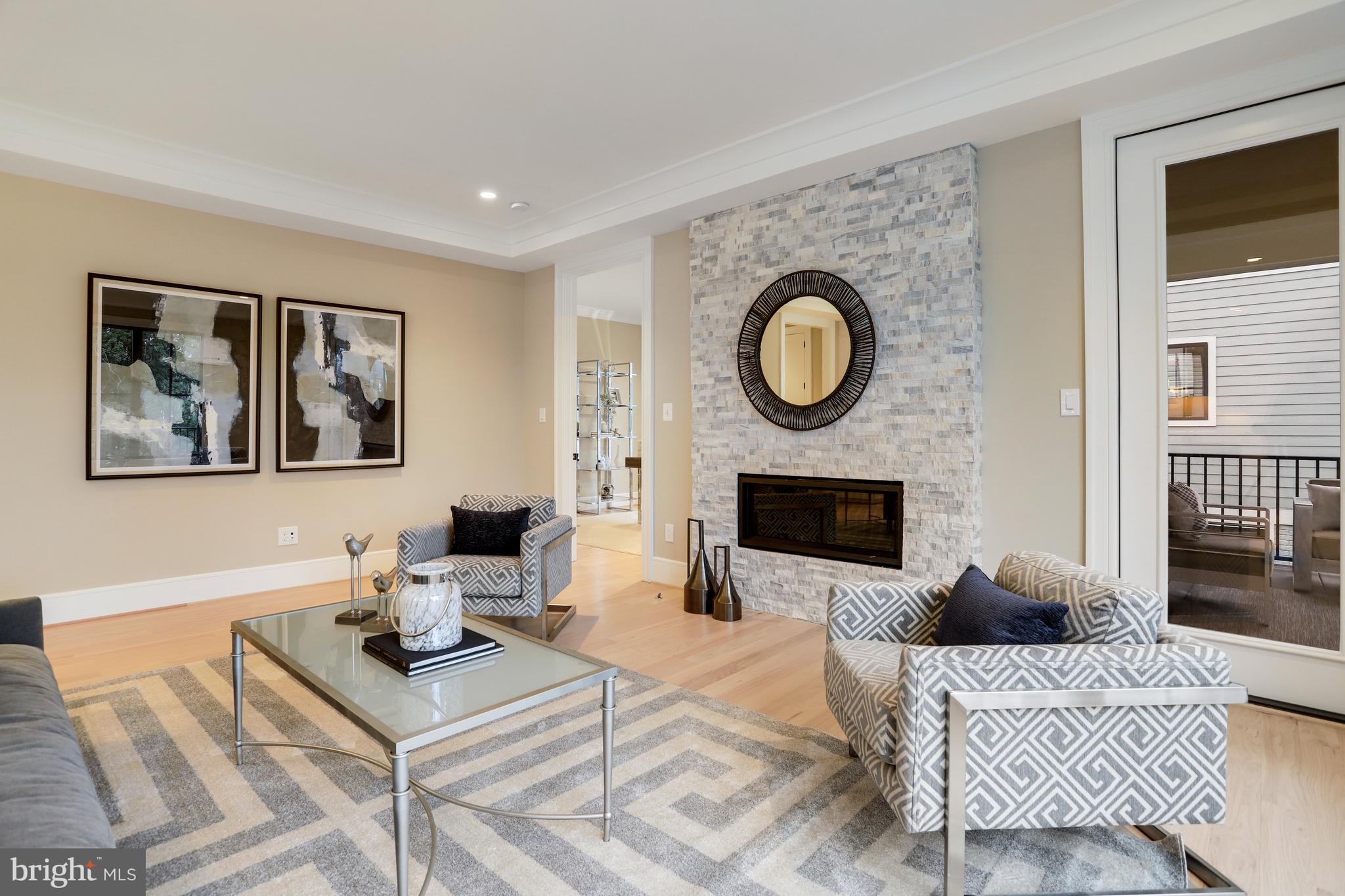 LYONHURST - Residential