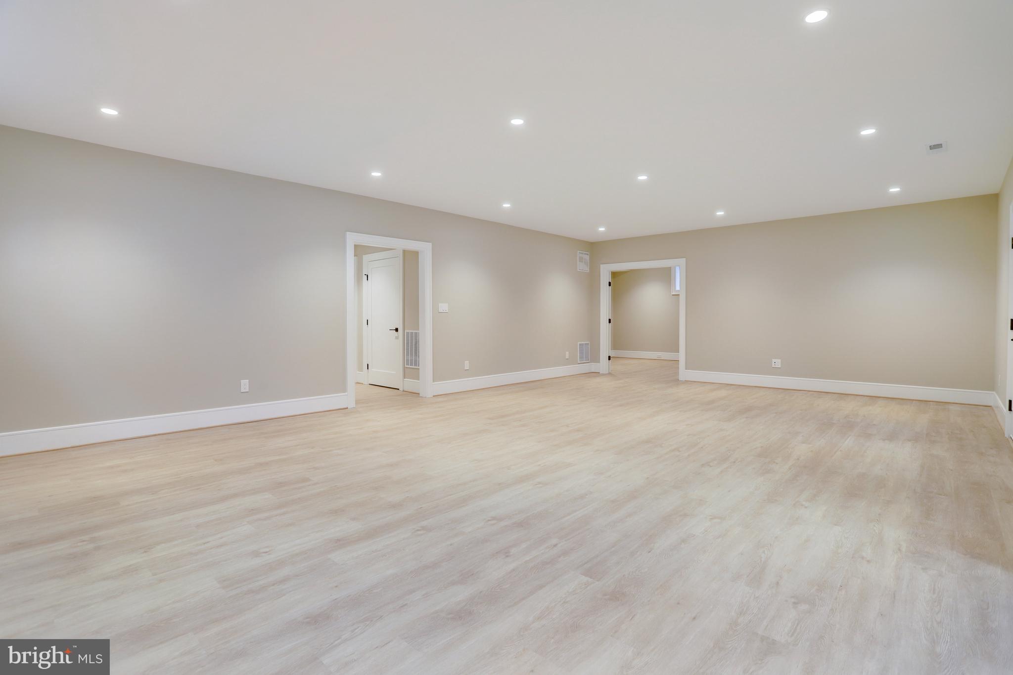 LYONHURST - Residential