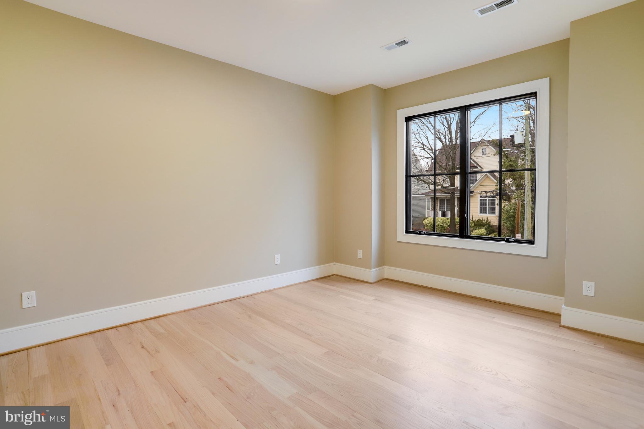 LYONHURST - Residential