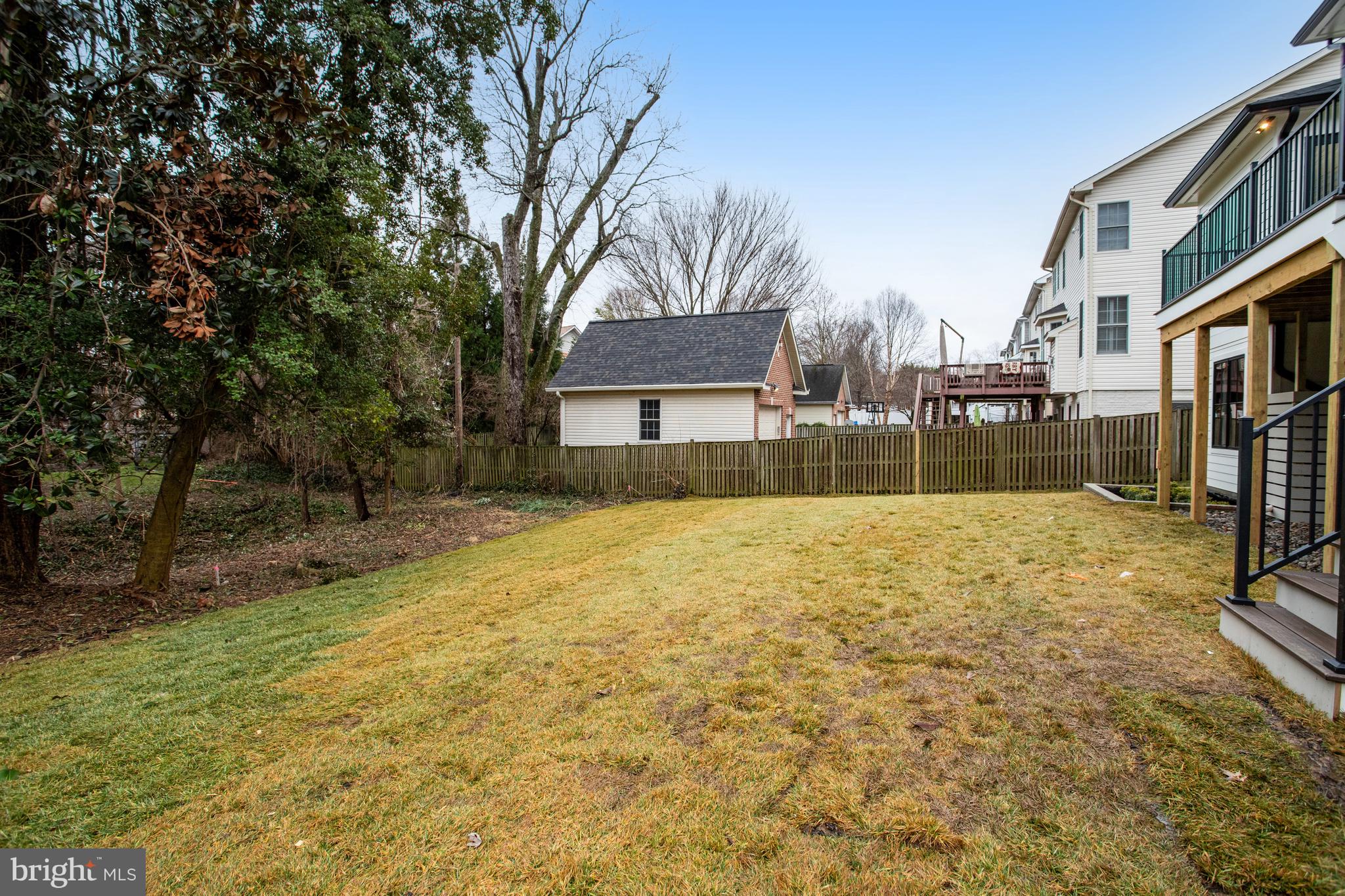 LYONHURST - Residential