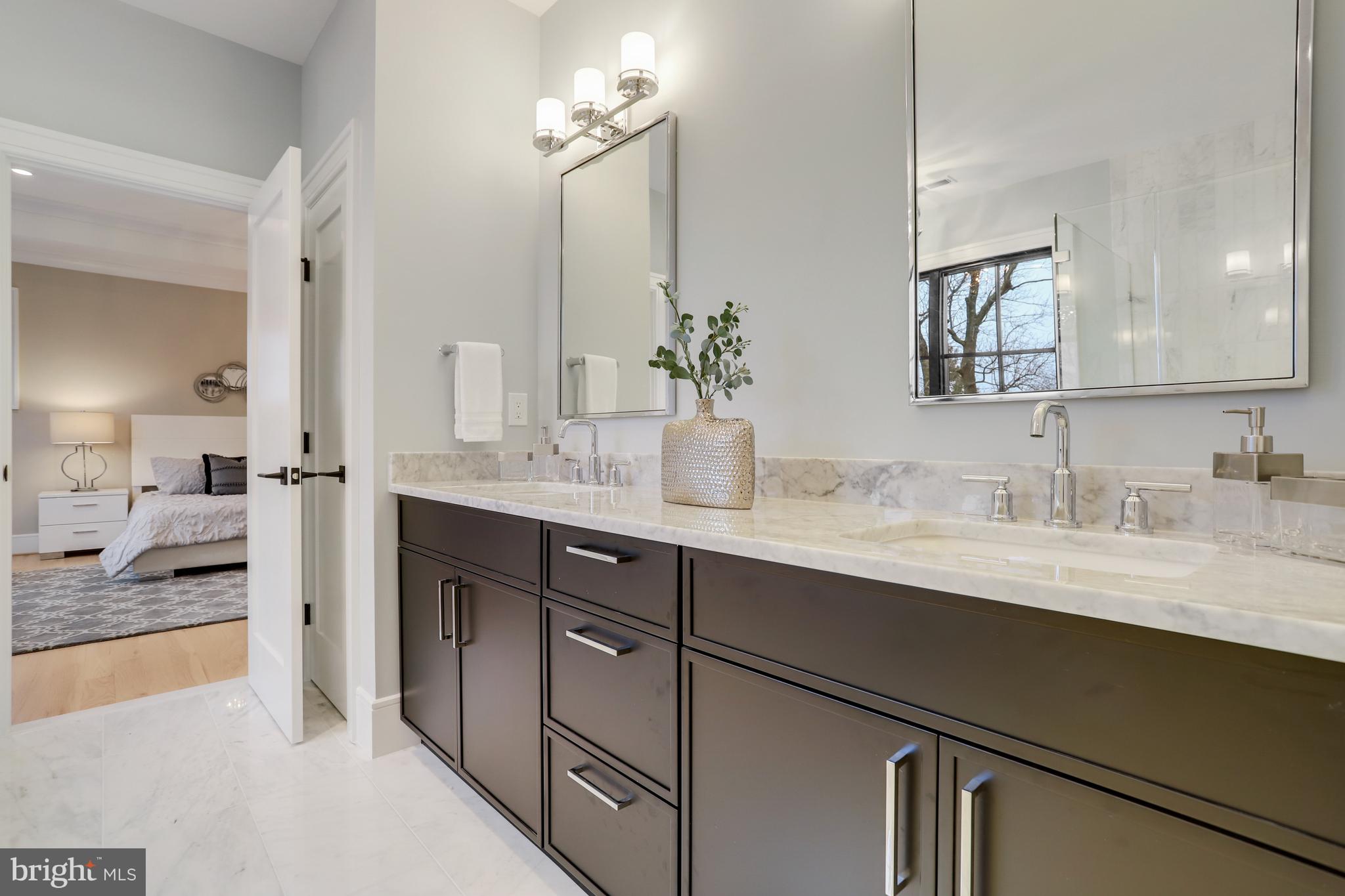 LYONHURST - Residential