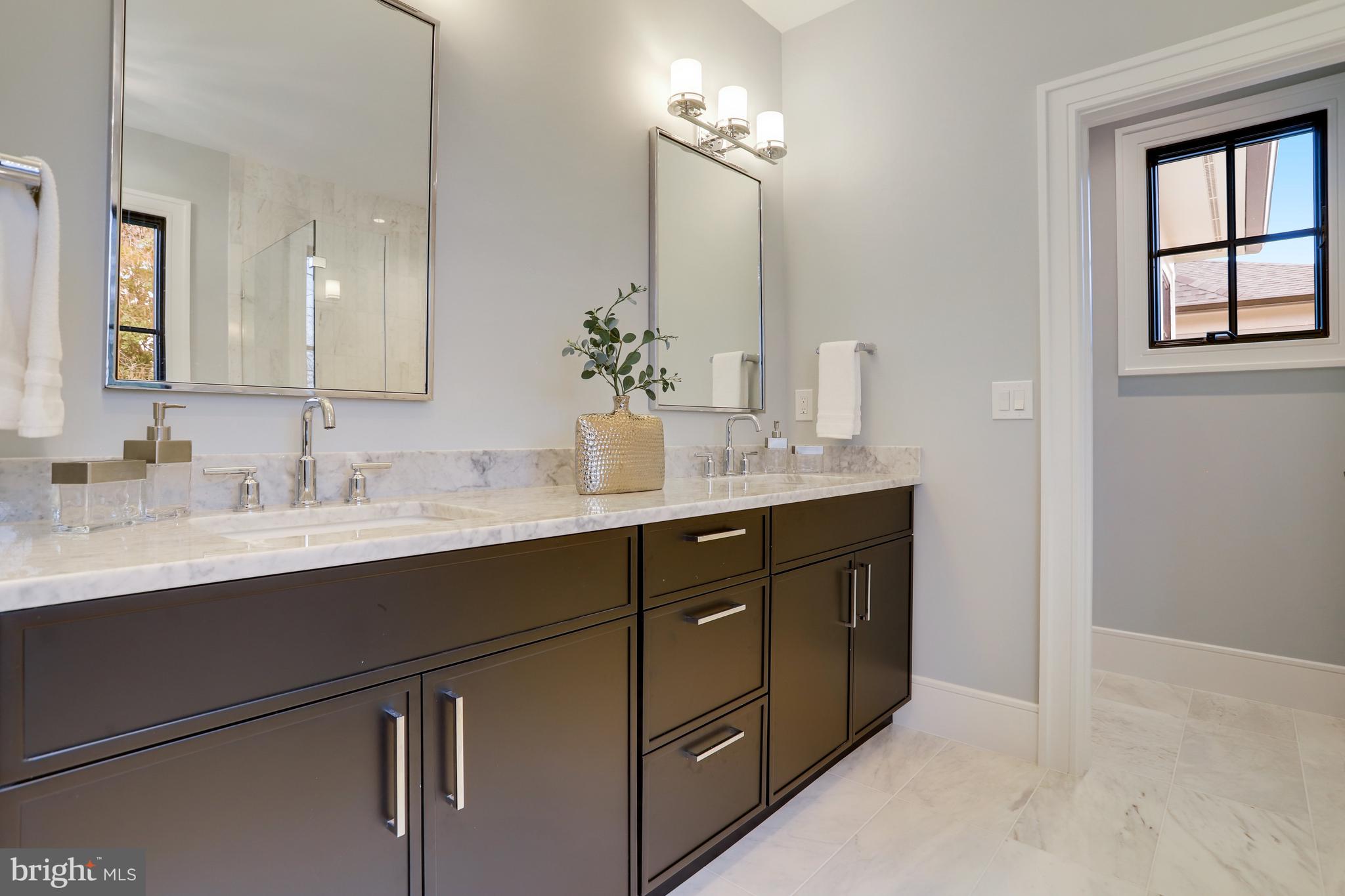 LYONHURST - Residential