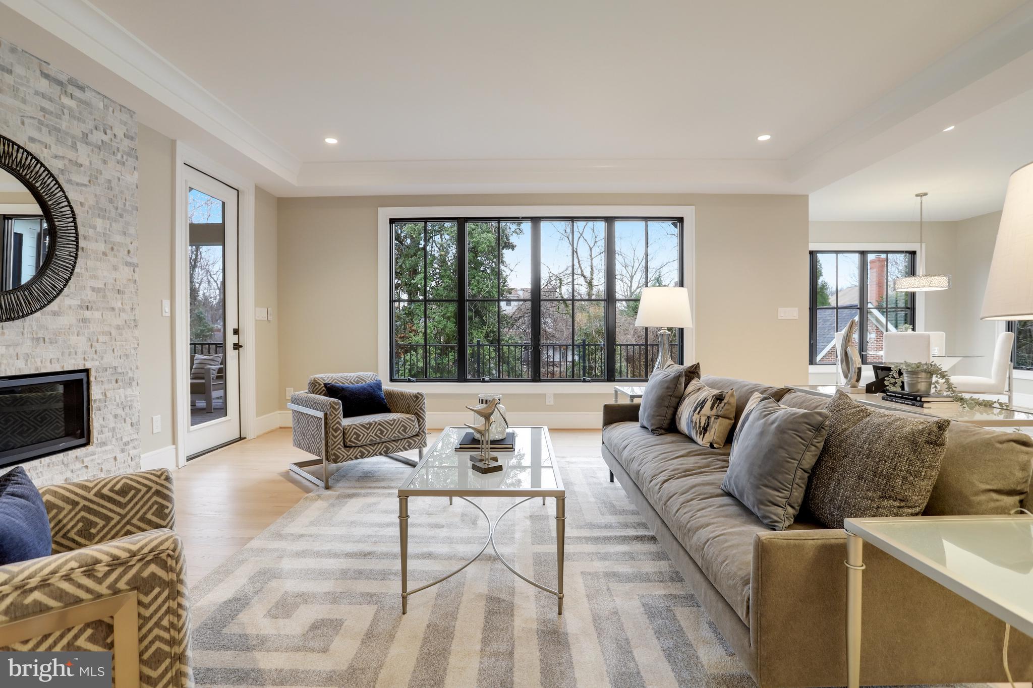 LYONHURST - Residential