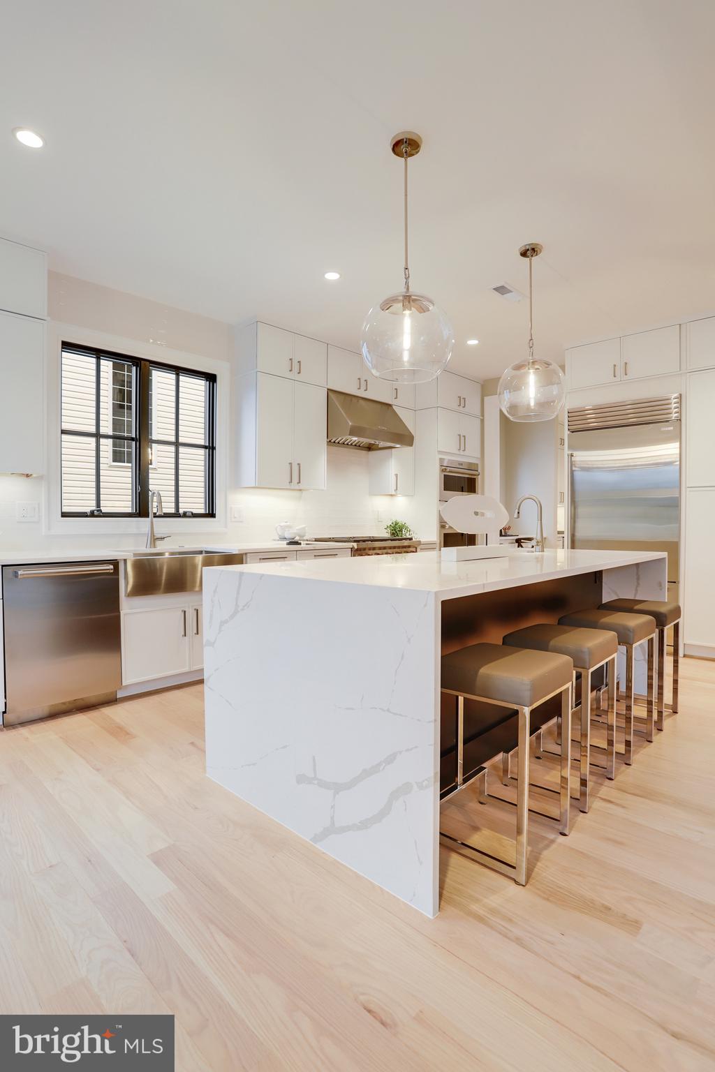 LYONHURST - Residential