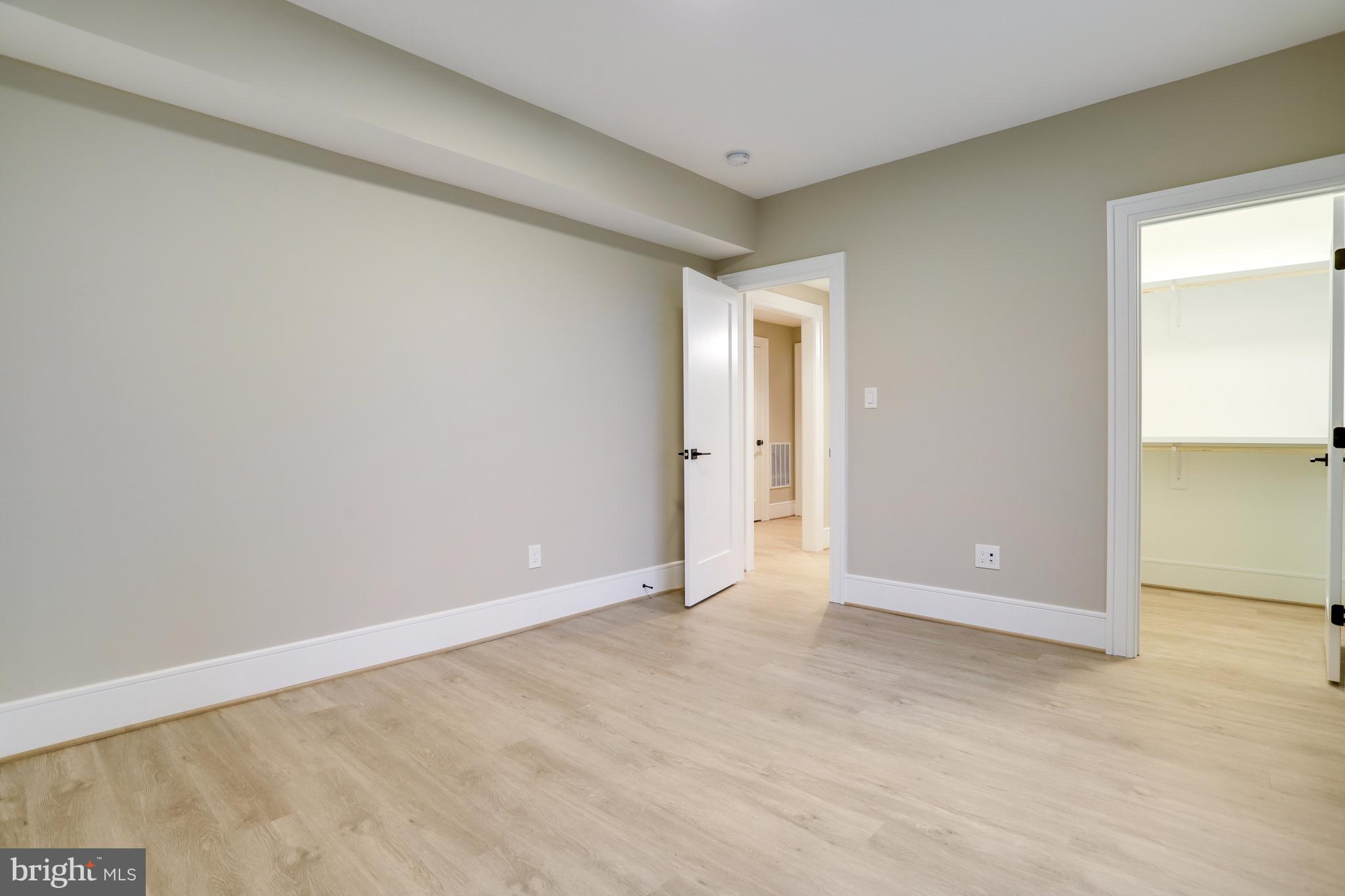 LYONHURST - Residential