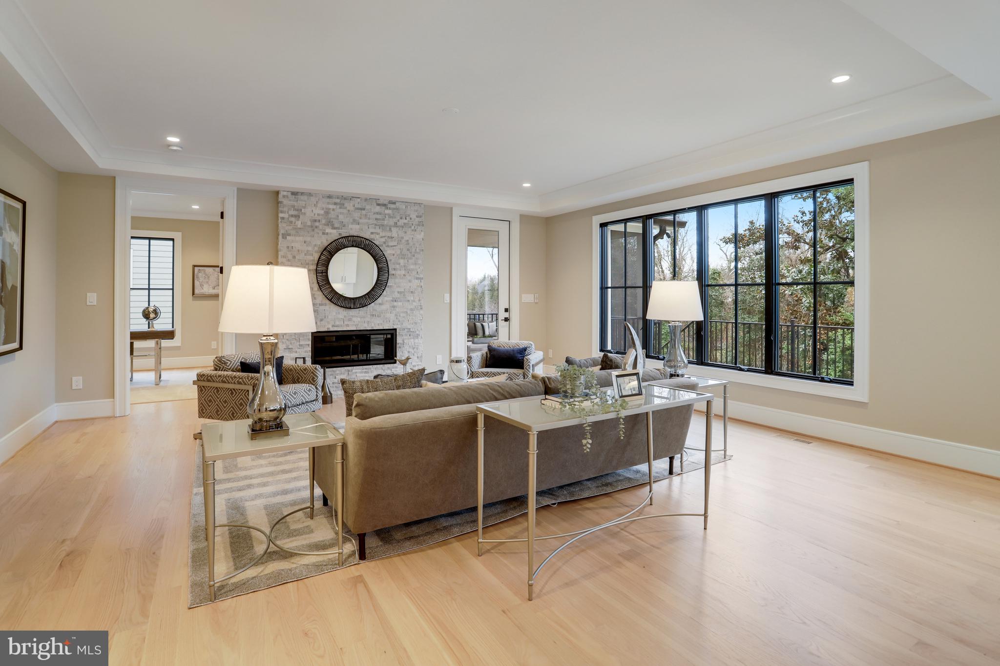 LYONHURST - Residential