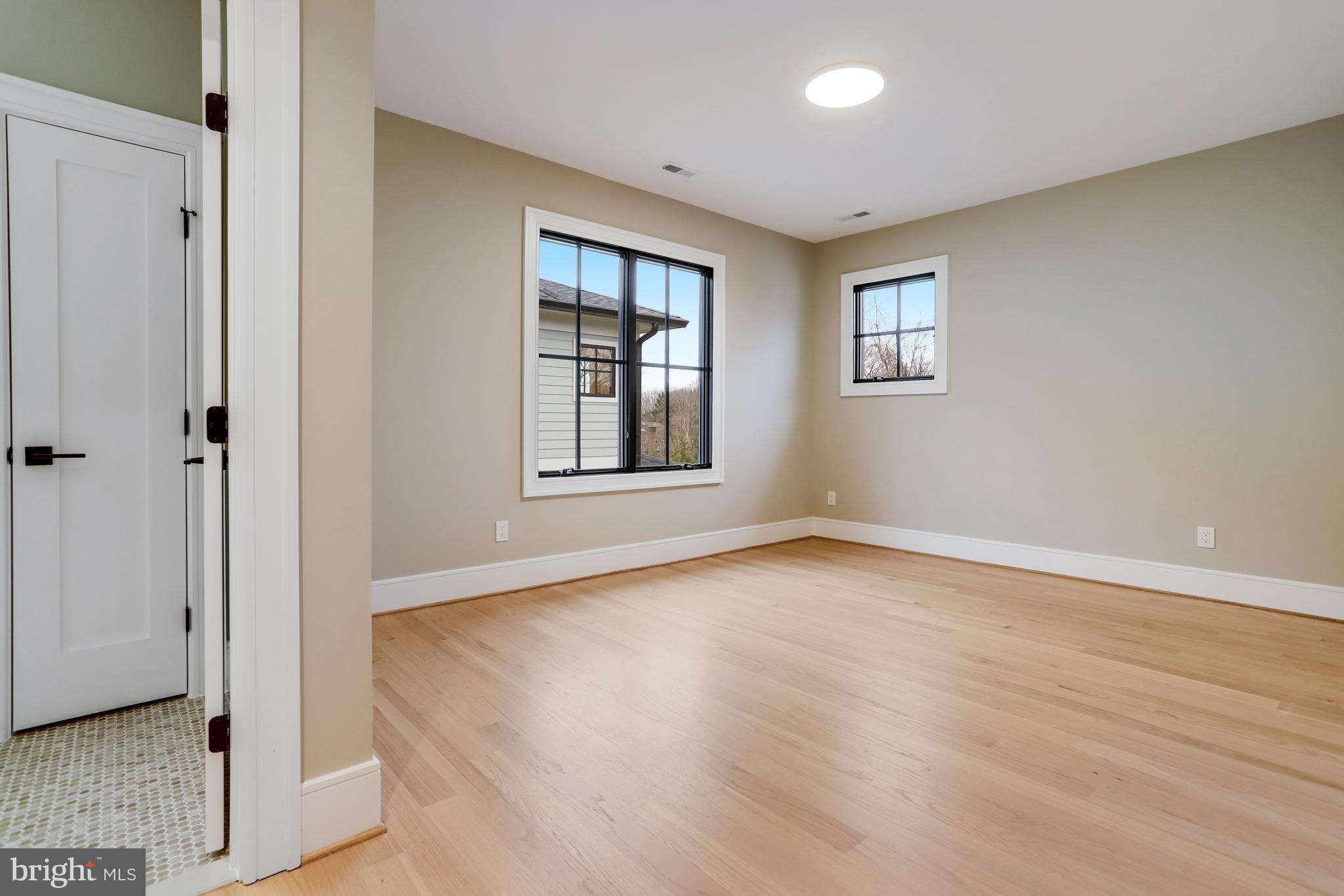 LYONHURST - Residential