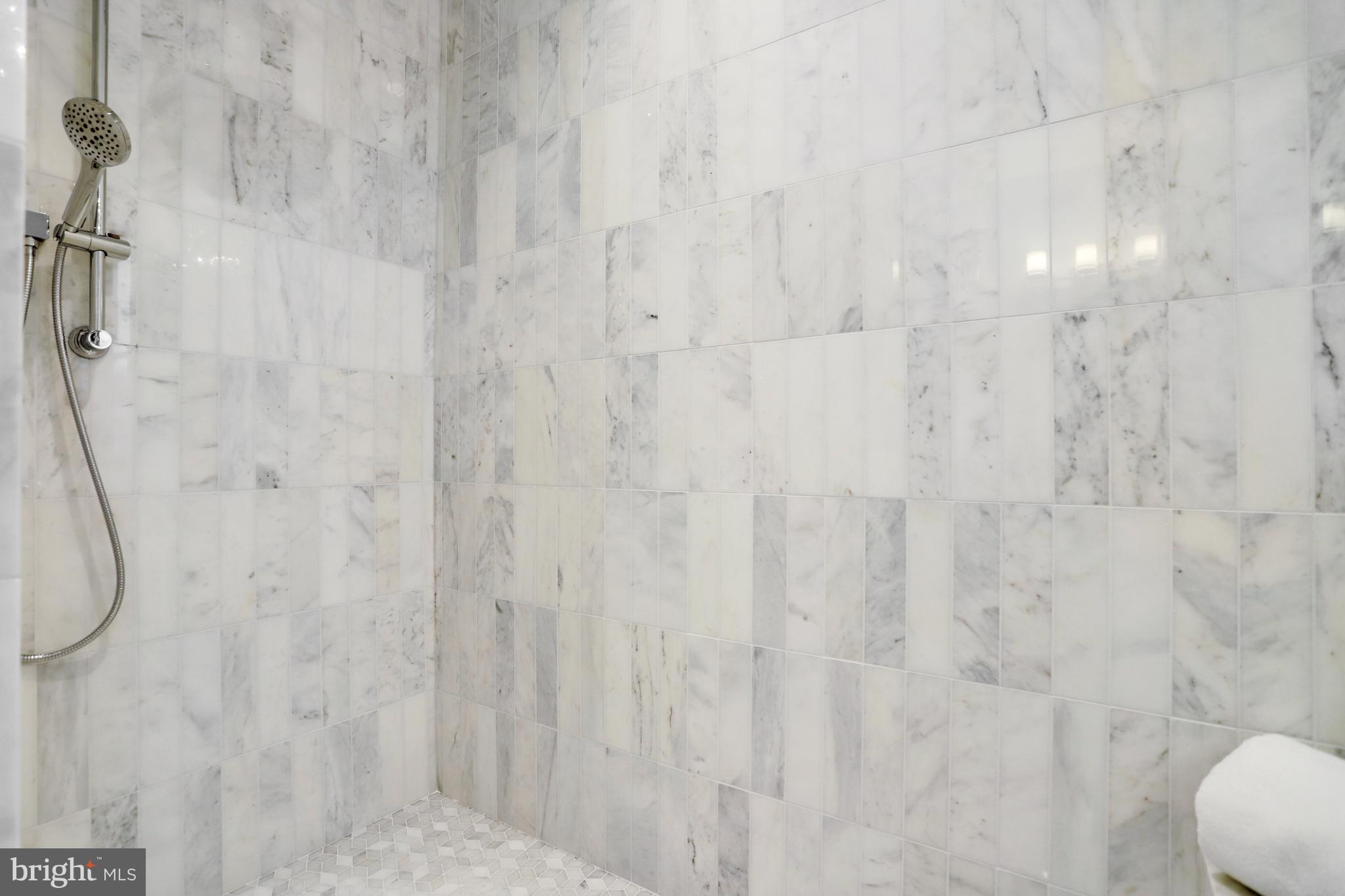 LYONHURST - Residential