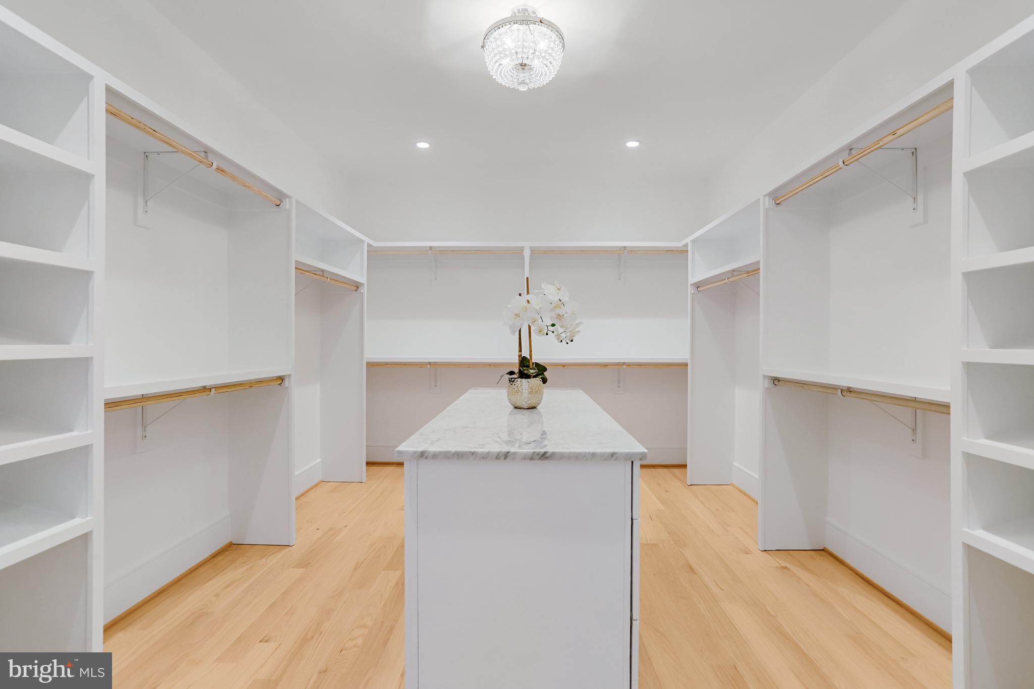 LYONHURST - Residential