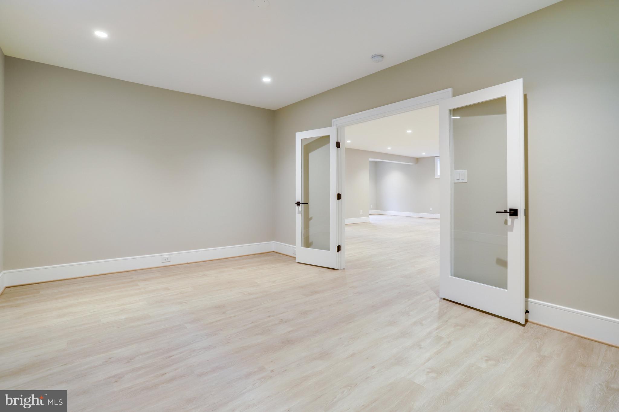 LYONHURST - Residential