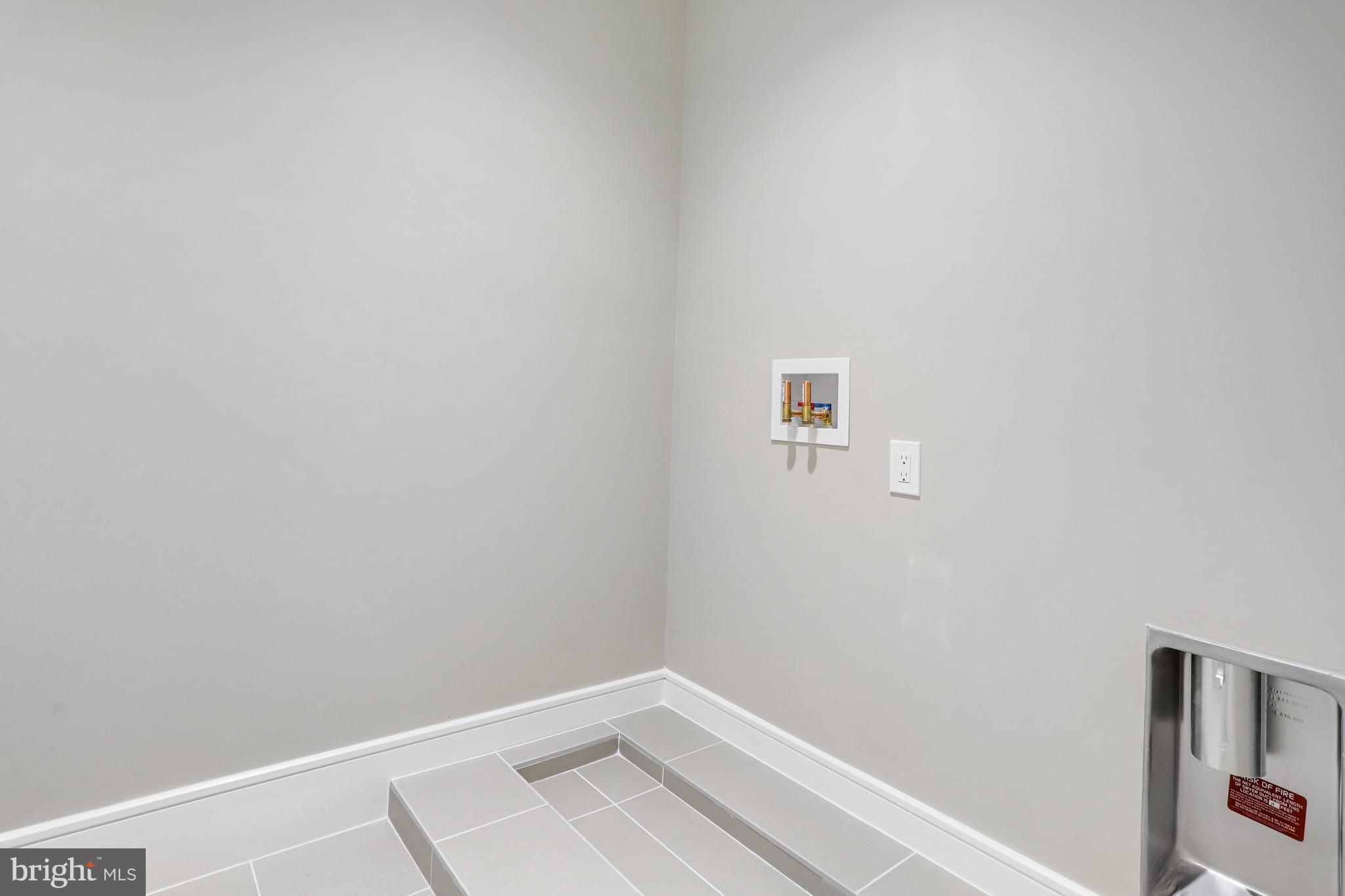 LYONHURST - Residential