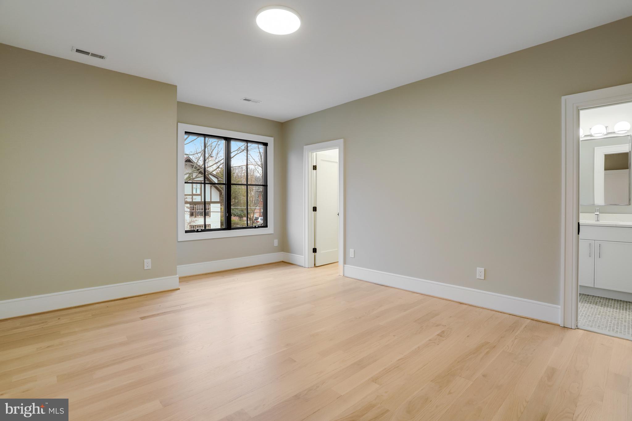 LYONHURST - Residential