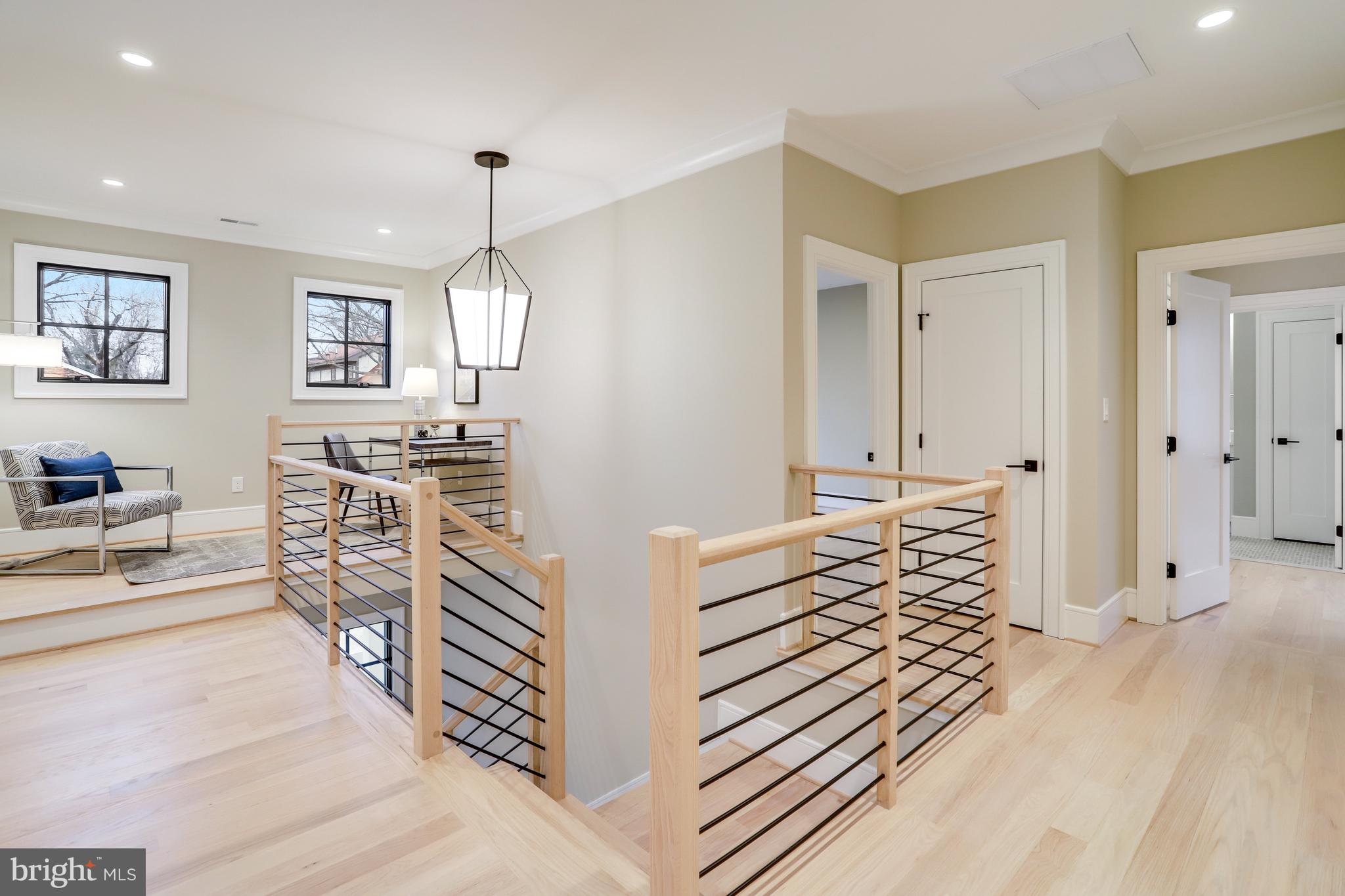 LYONHURST - Residential