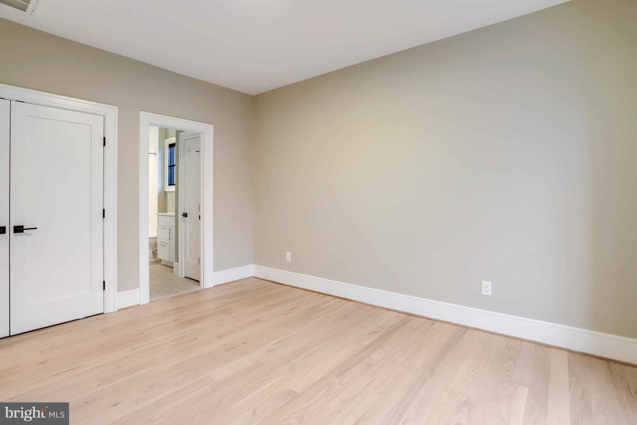 LYONHURST - Residential