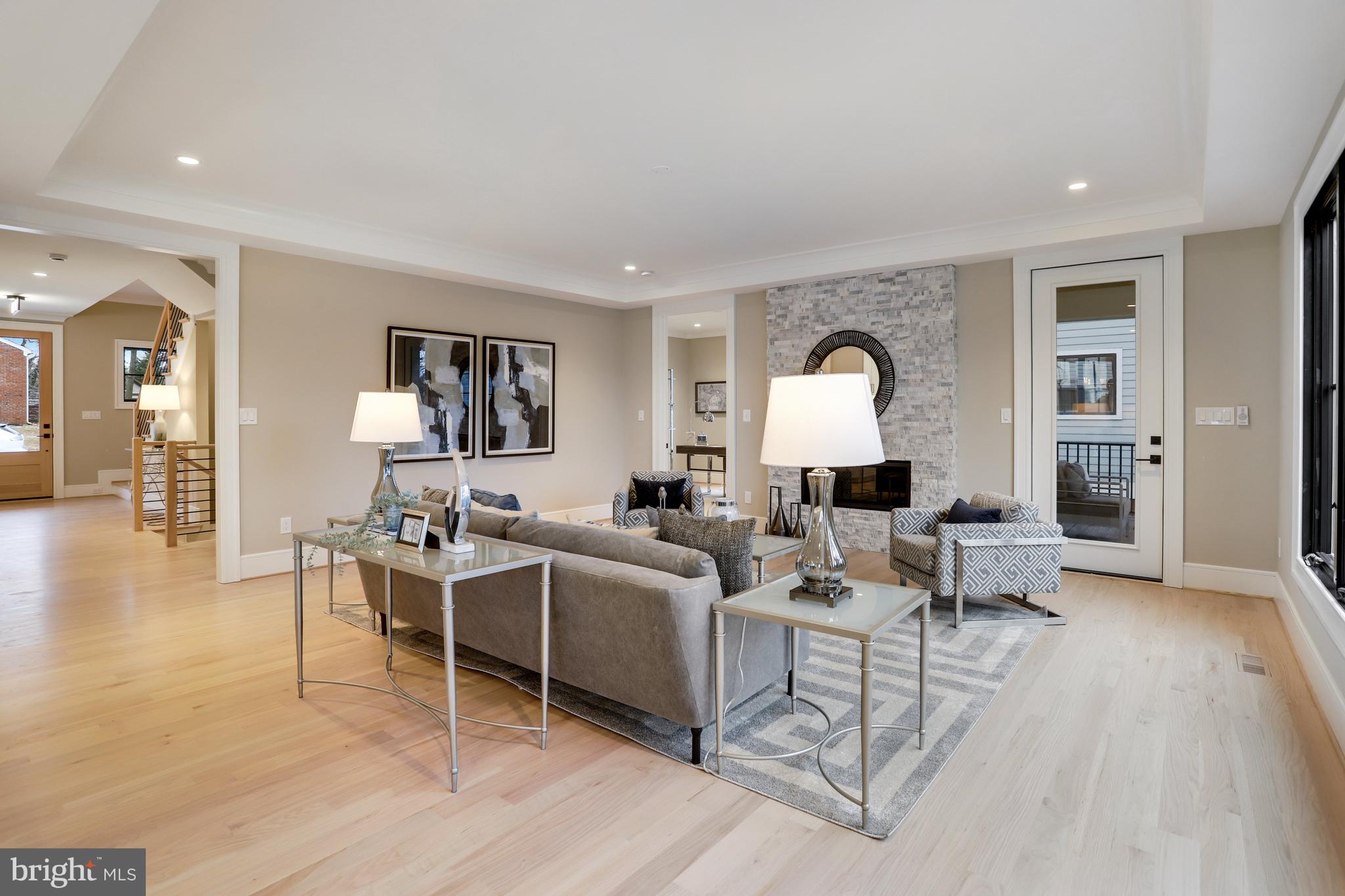 LYONHURST - Residential