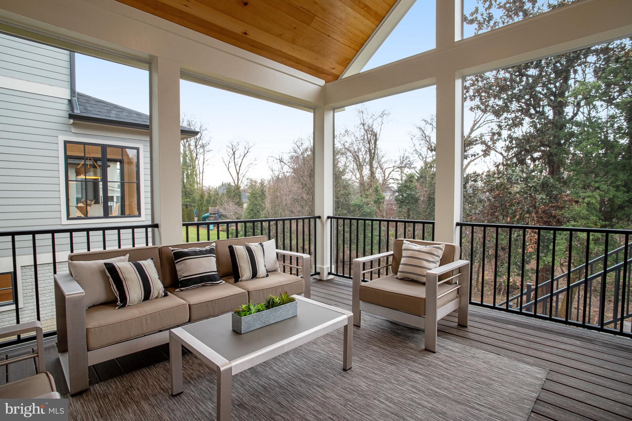 LYONHURST - Residential