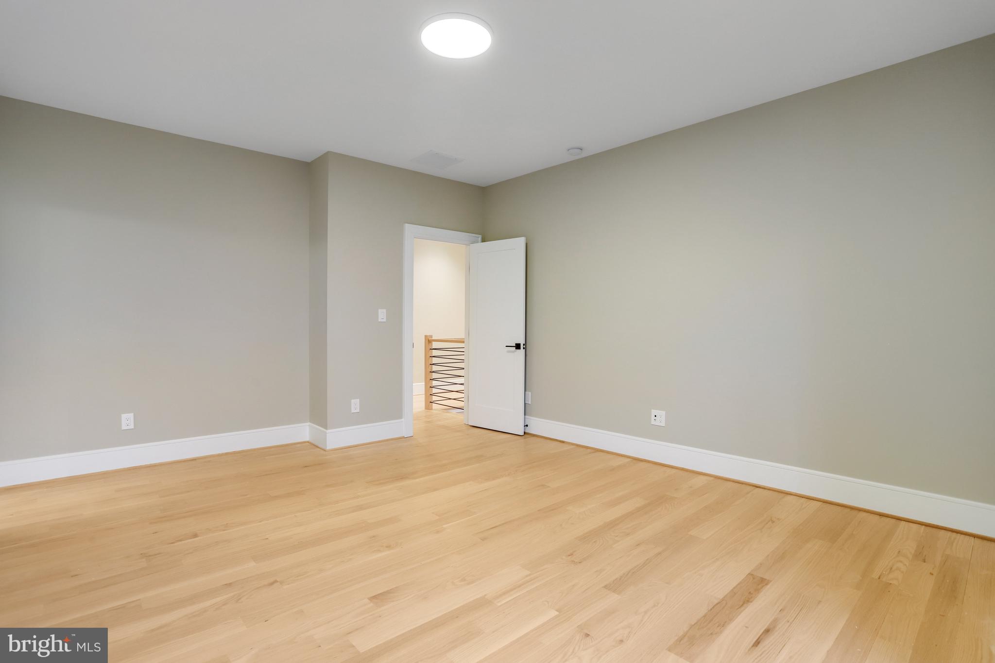 LYONHURST - Residential