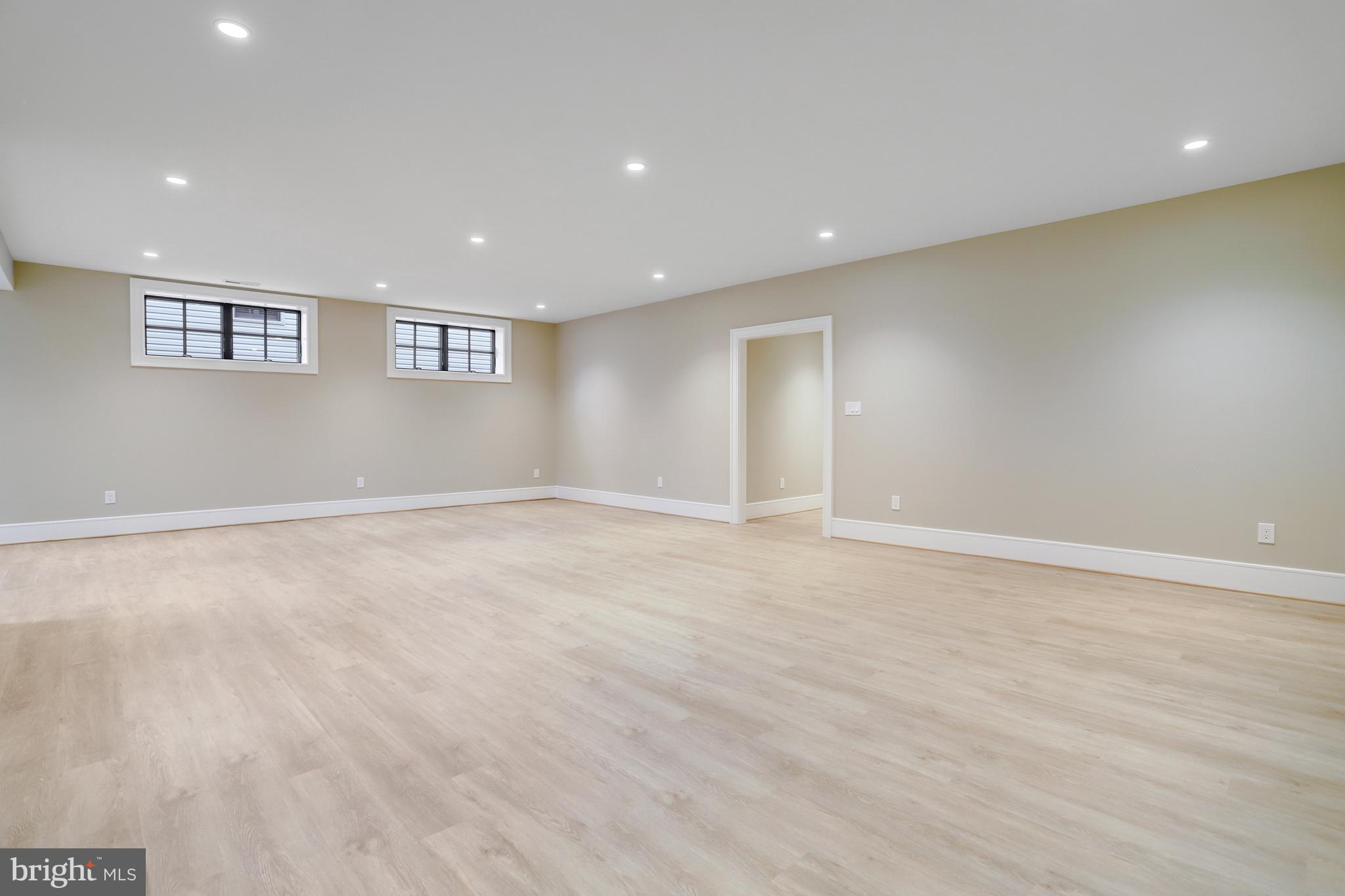 LYONHURST - Residential