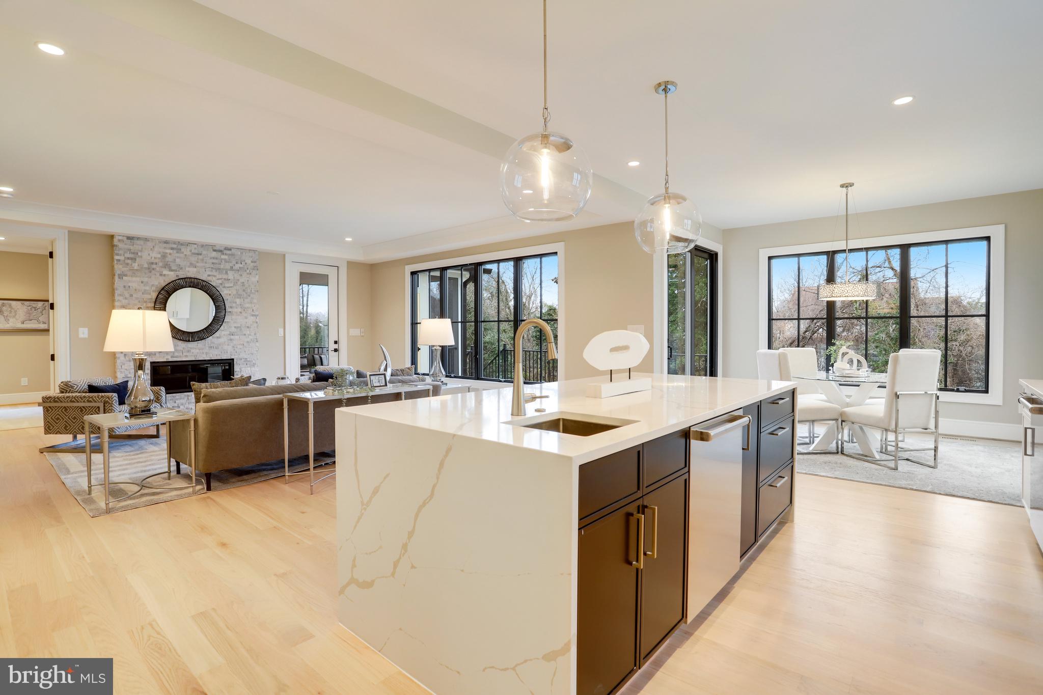 LYONHURST - Residential