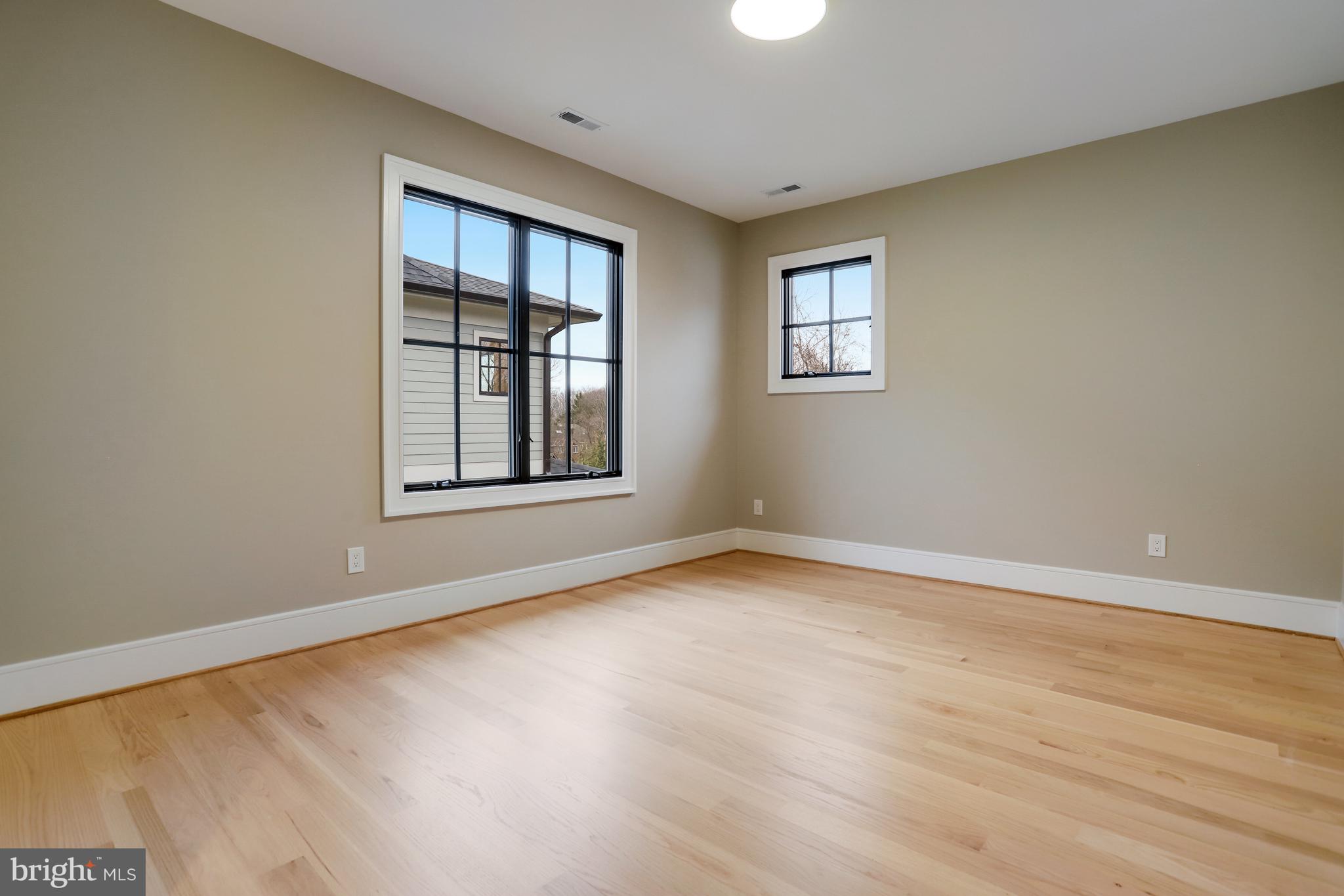 LYONHURST - Residential