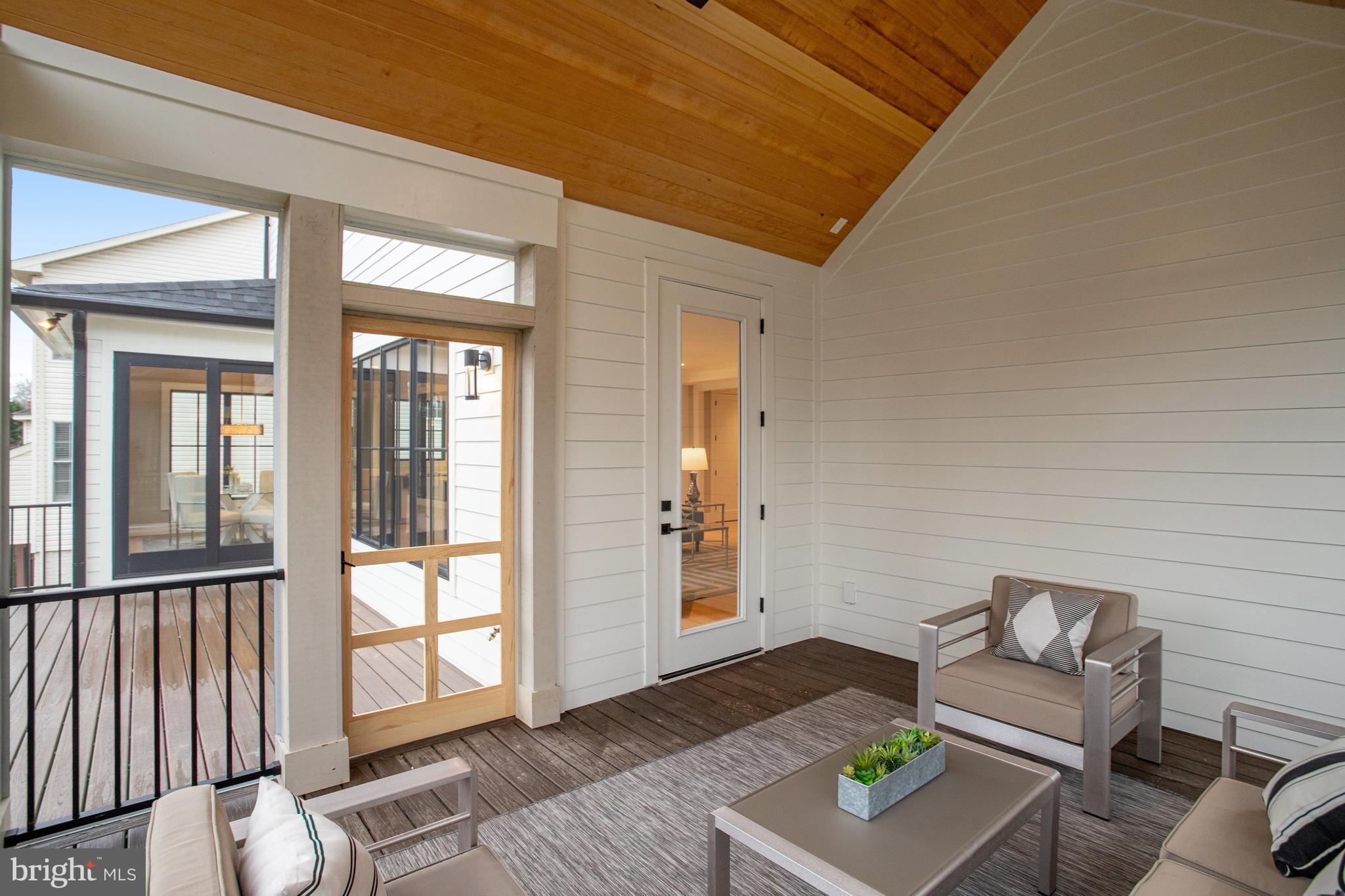 LYONHURST - Residential