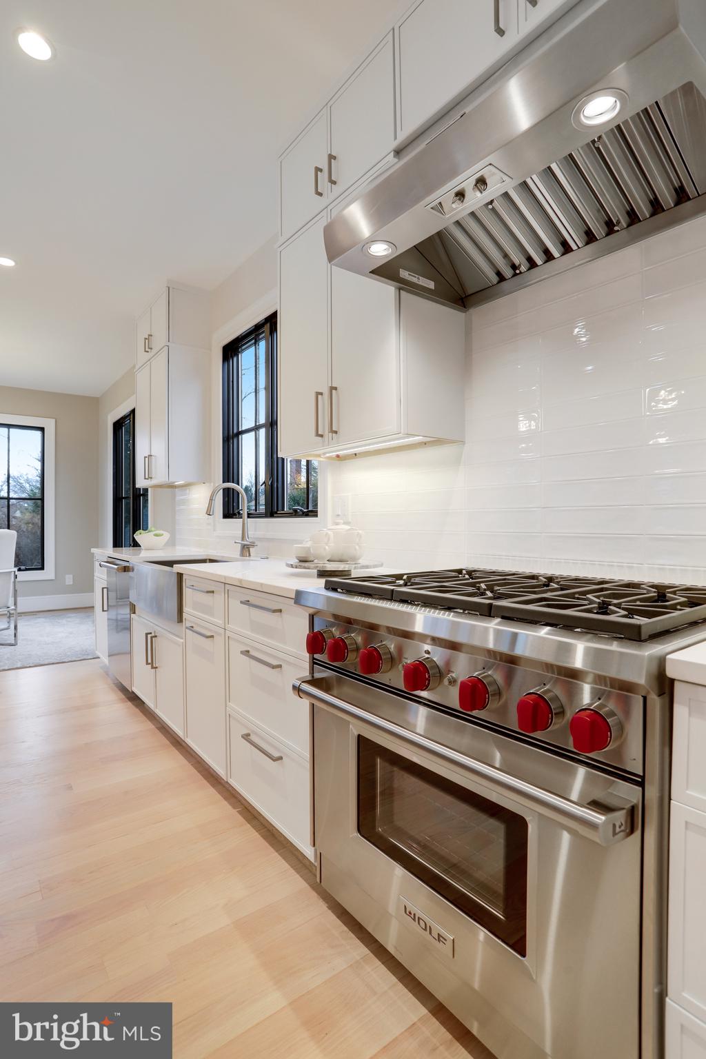 LYONHURST - Residential