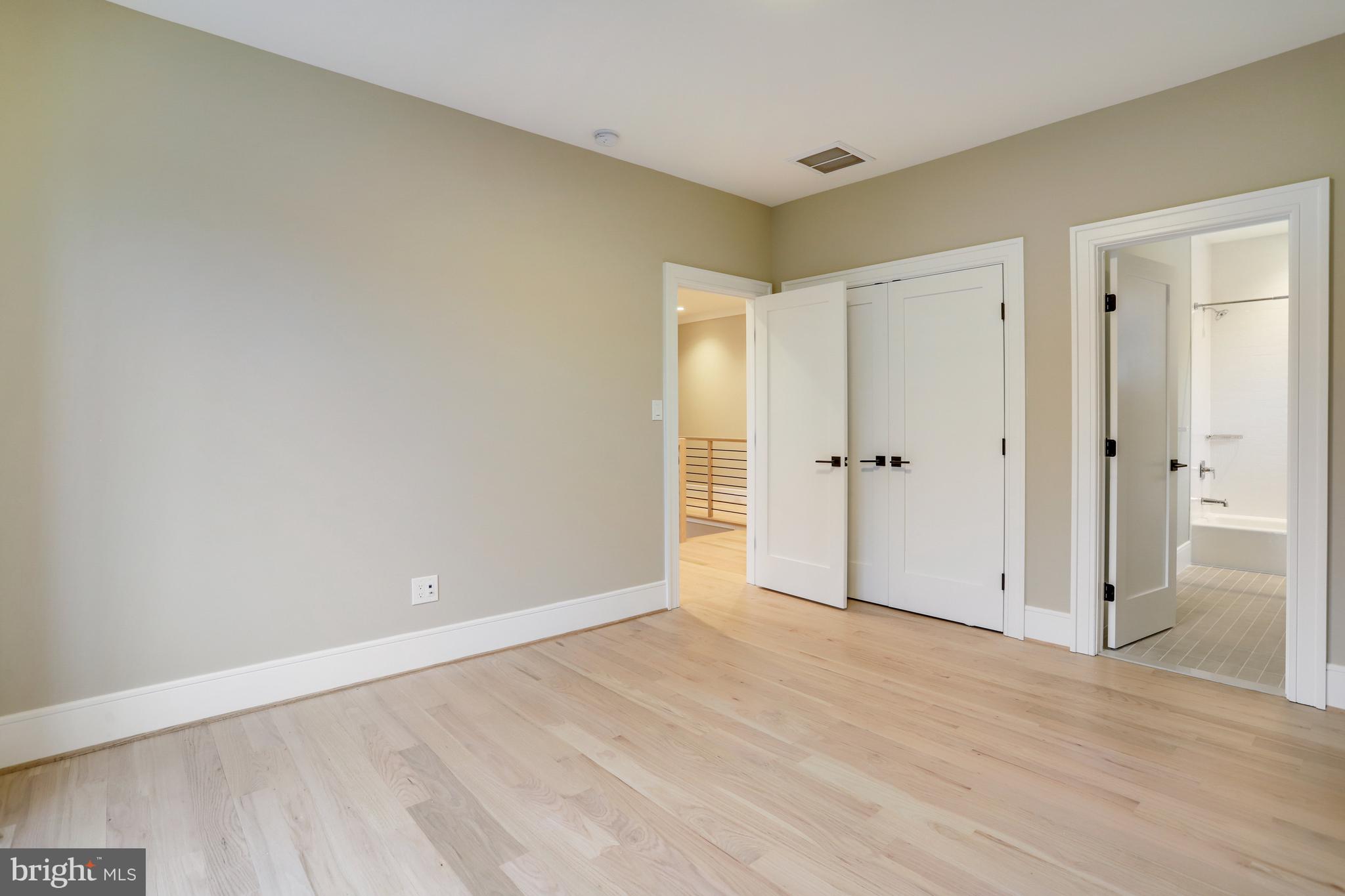 LYONHURST - Residential