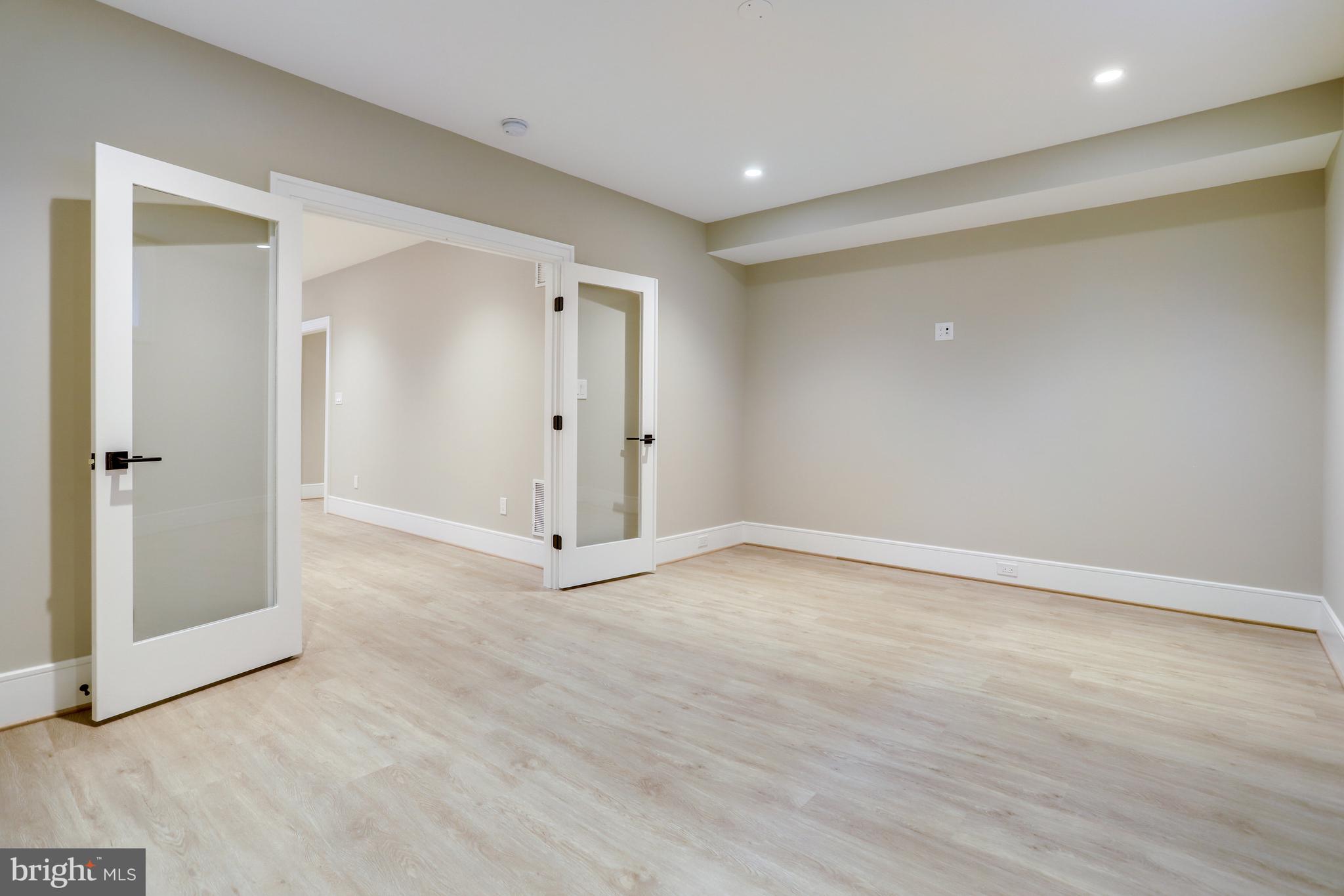 LYONHURST - Residential