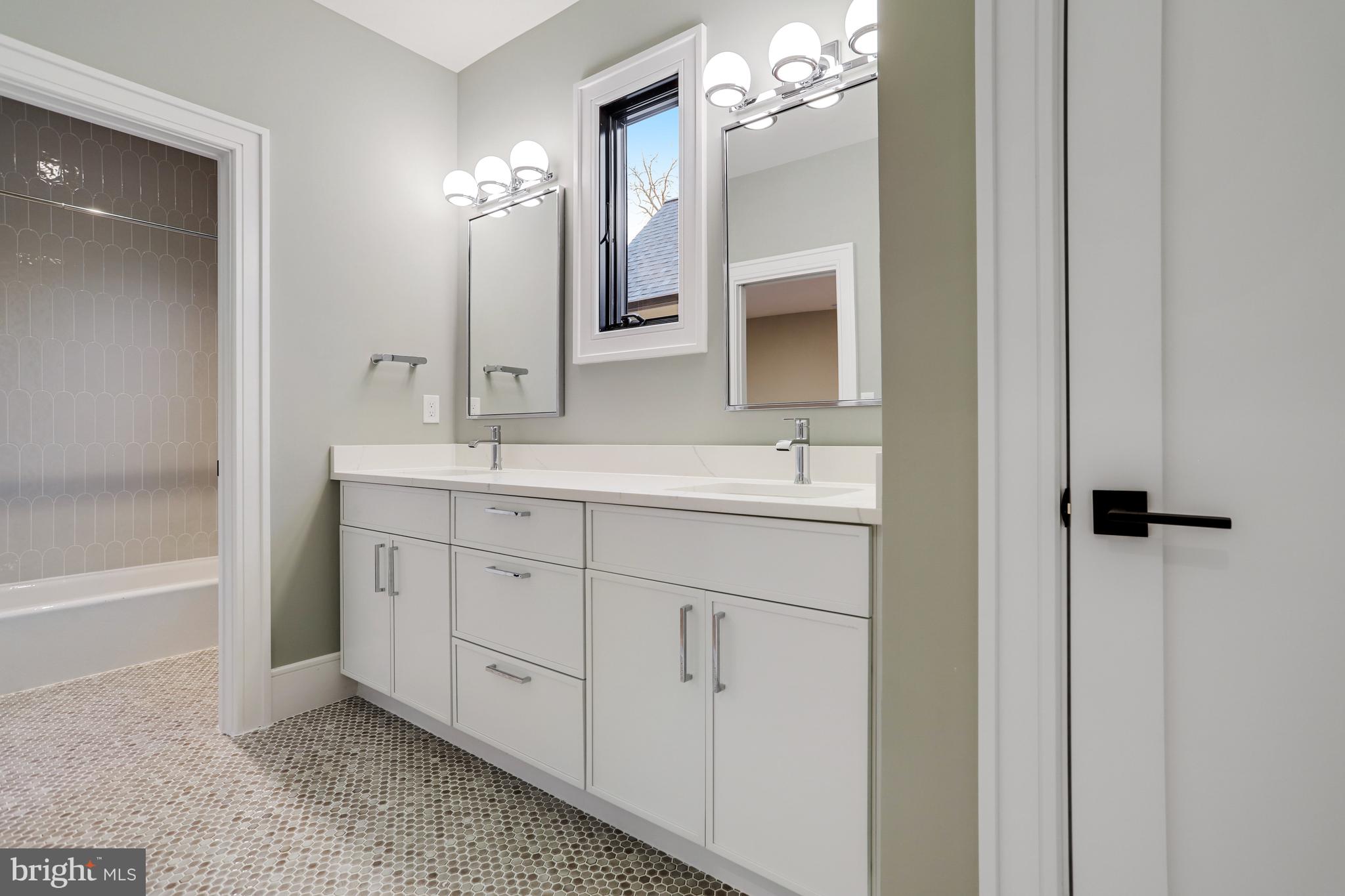 LYONHURST - Residential