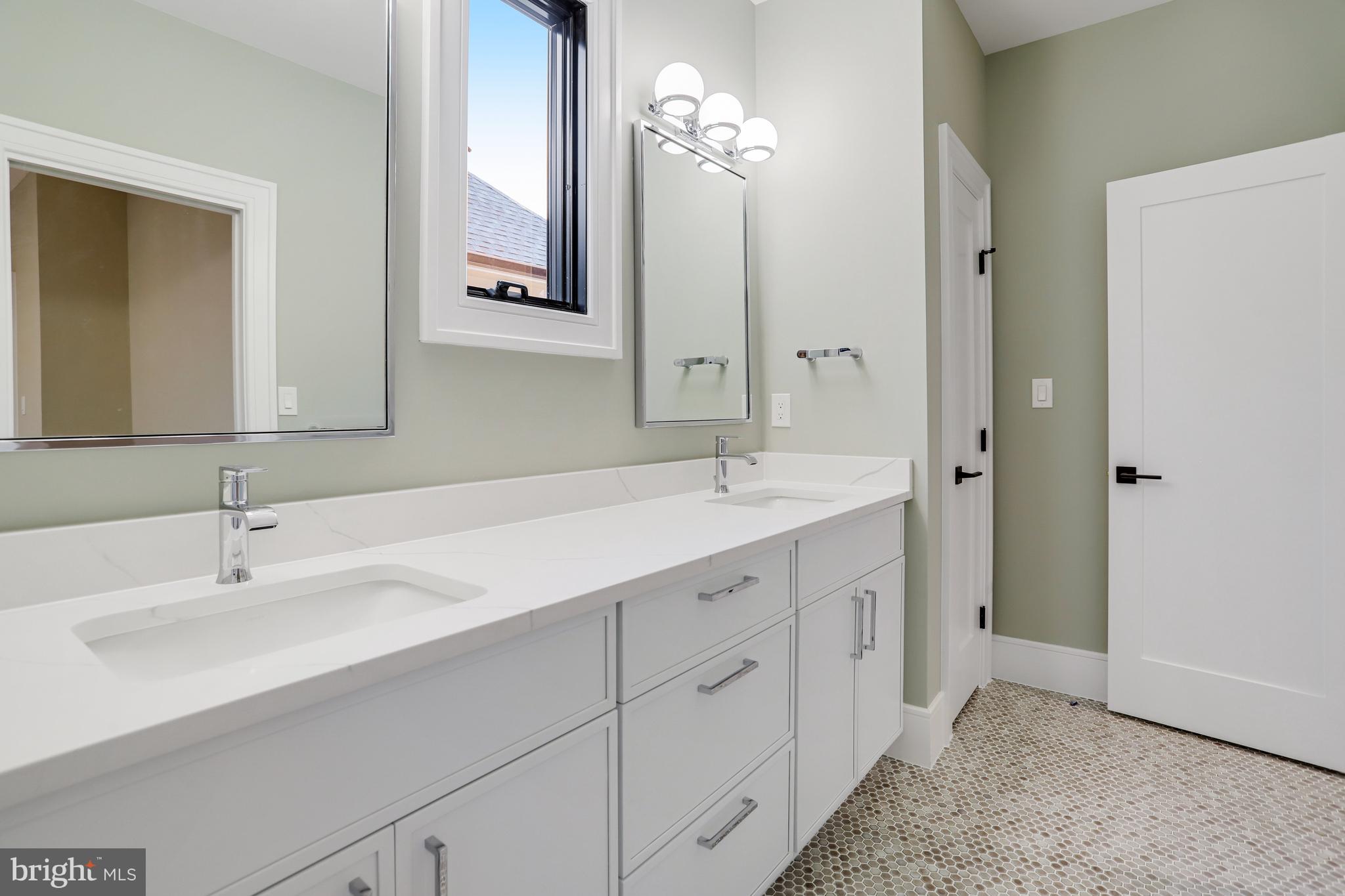 LYONHURST - Residential