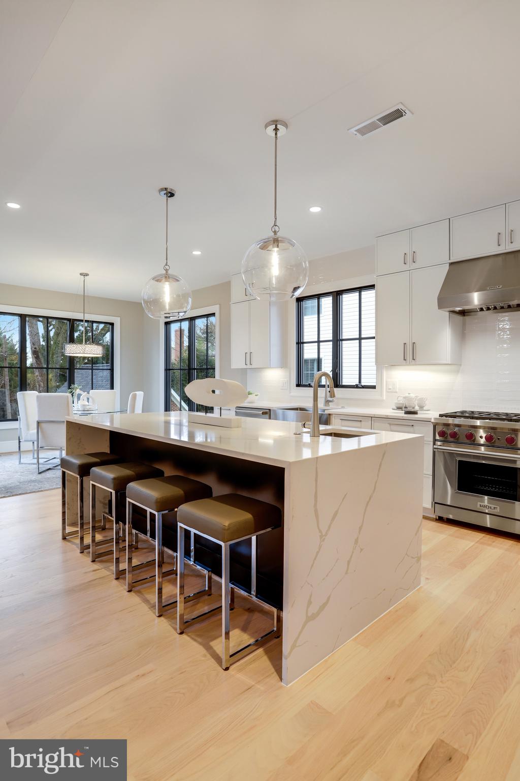 LYONHURST - Residential