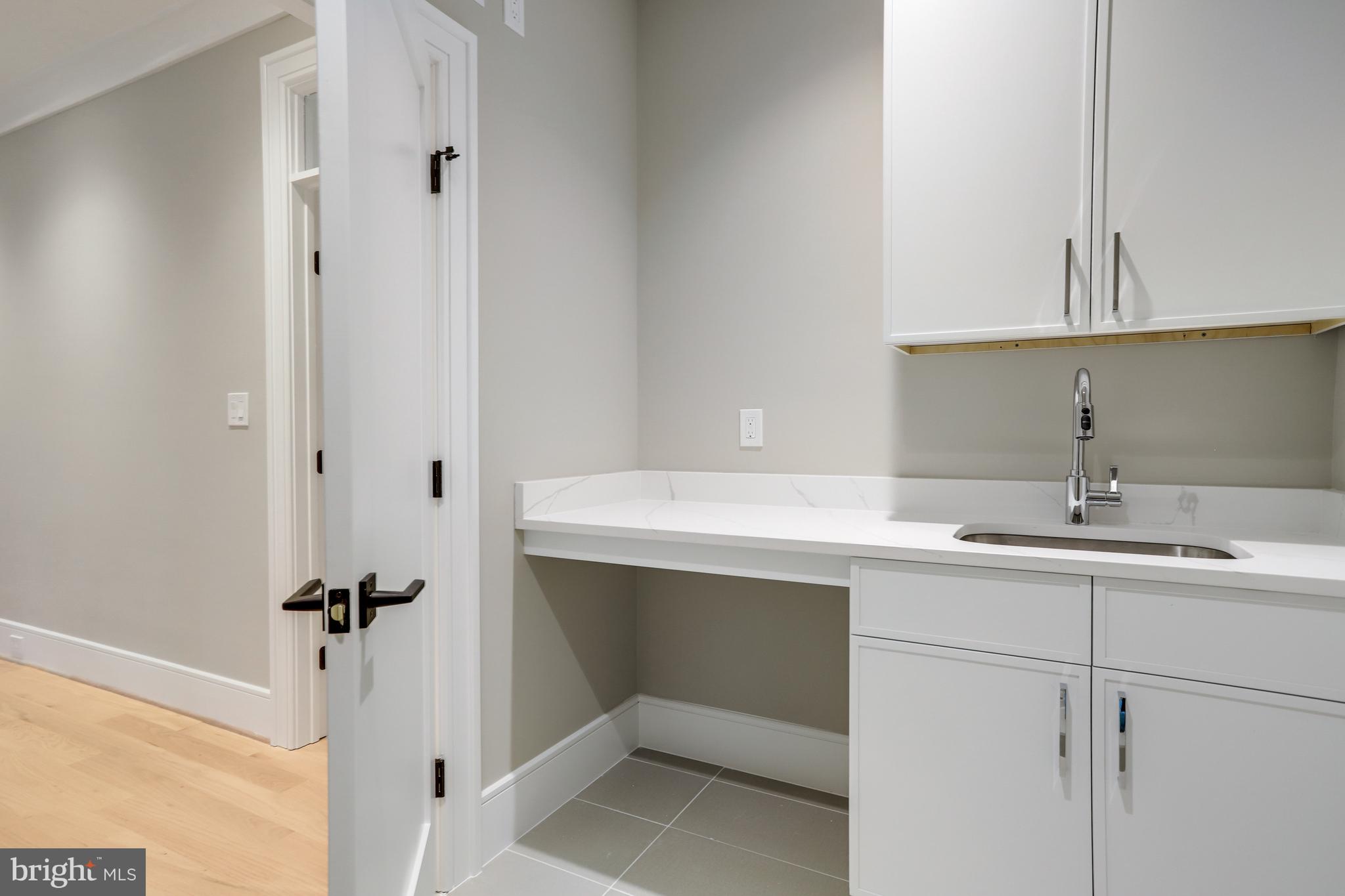 LYONHURST - Residential