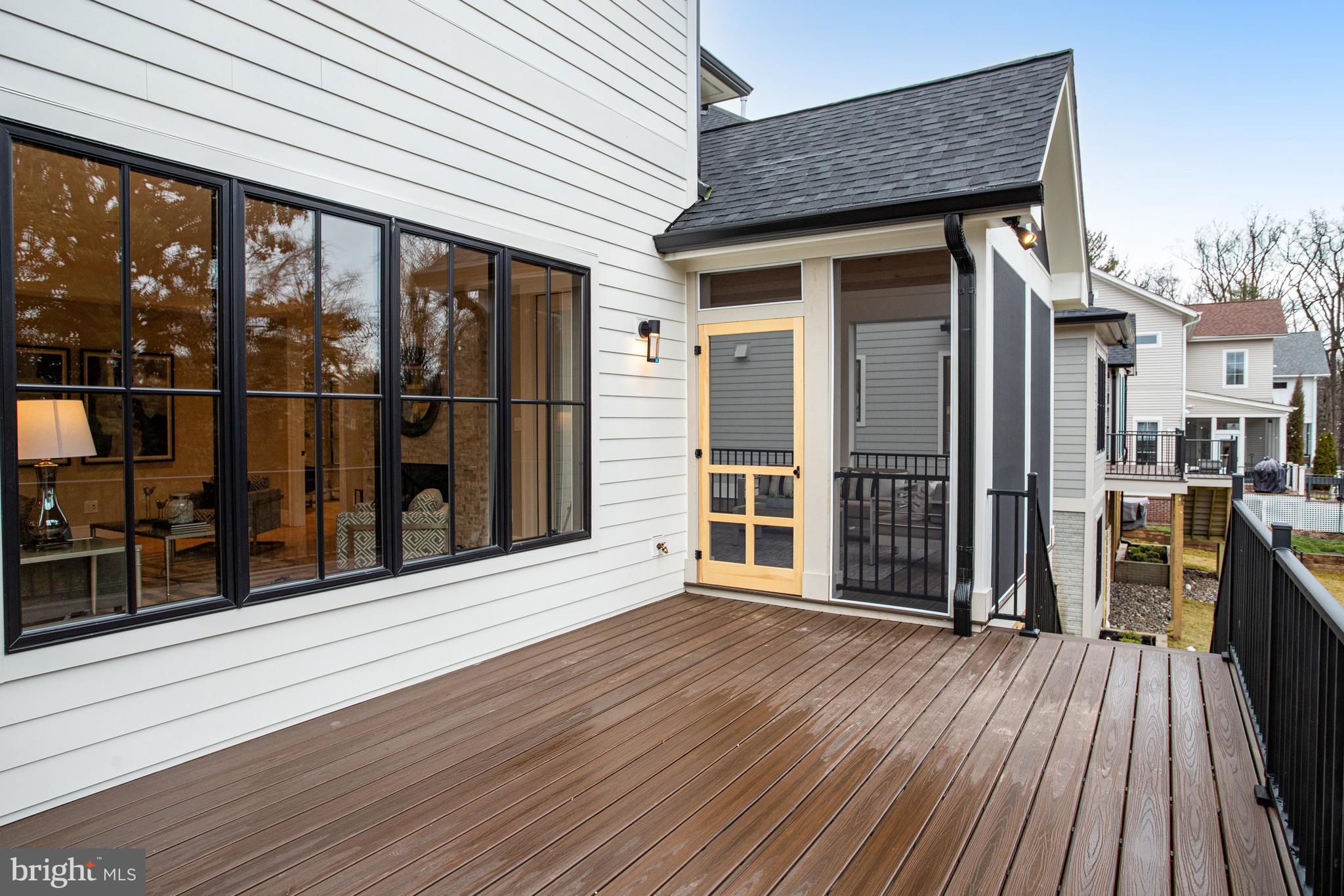 LYONHURST - Residential