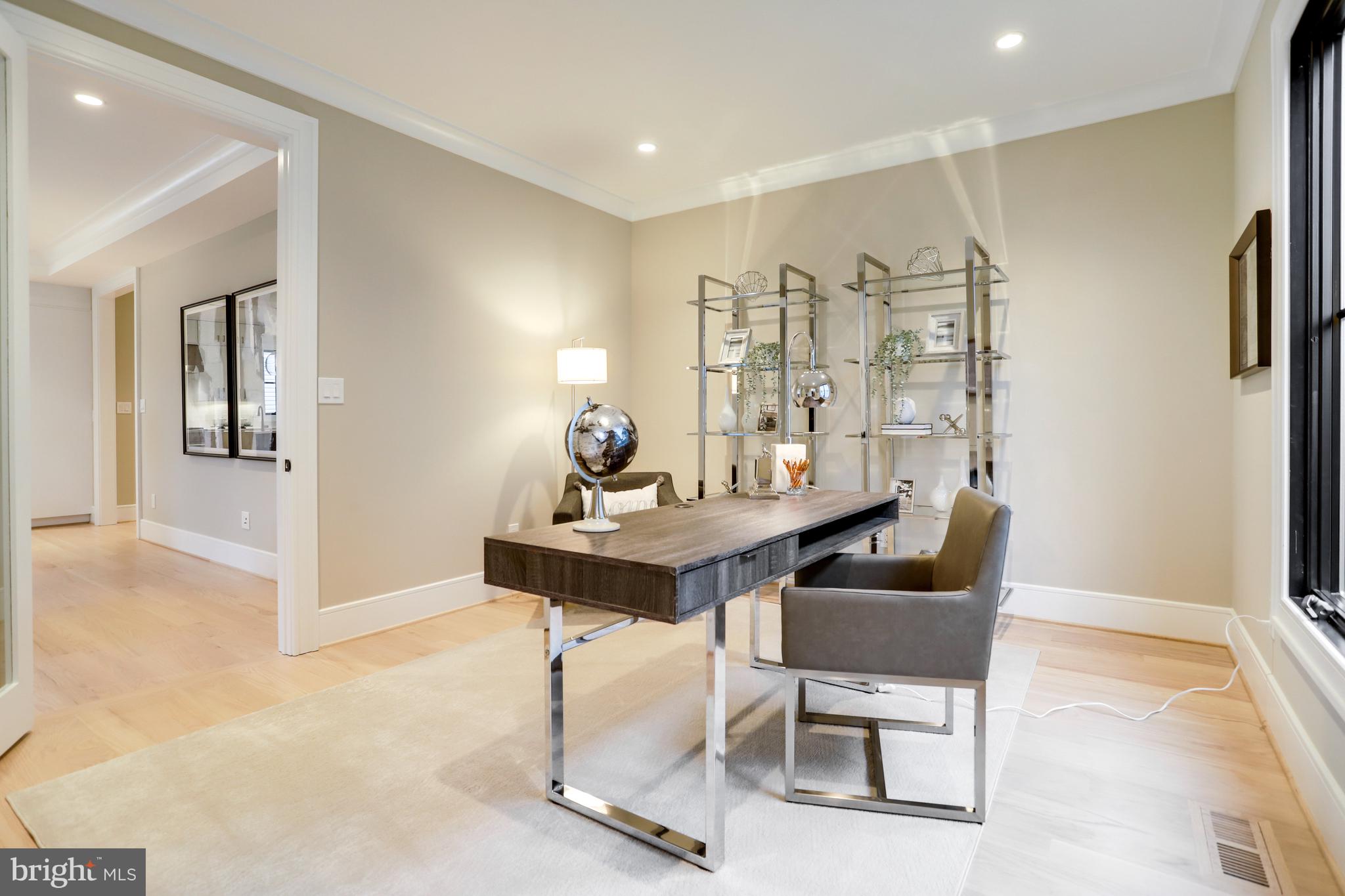 LYONHURST - Residential