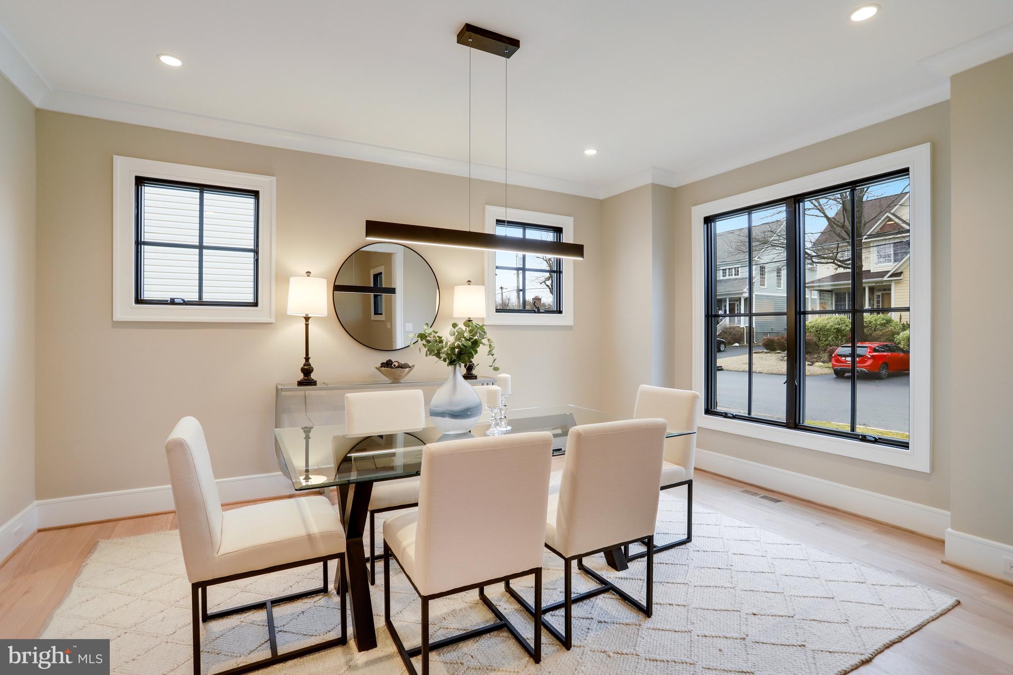 LYONHURST - Residential