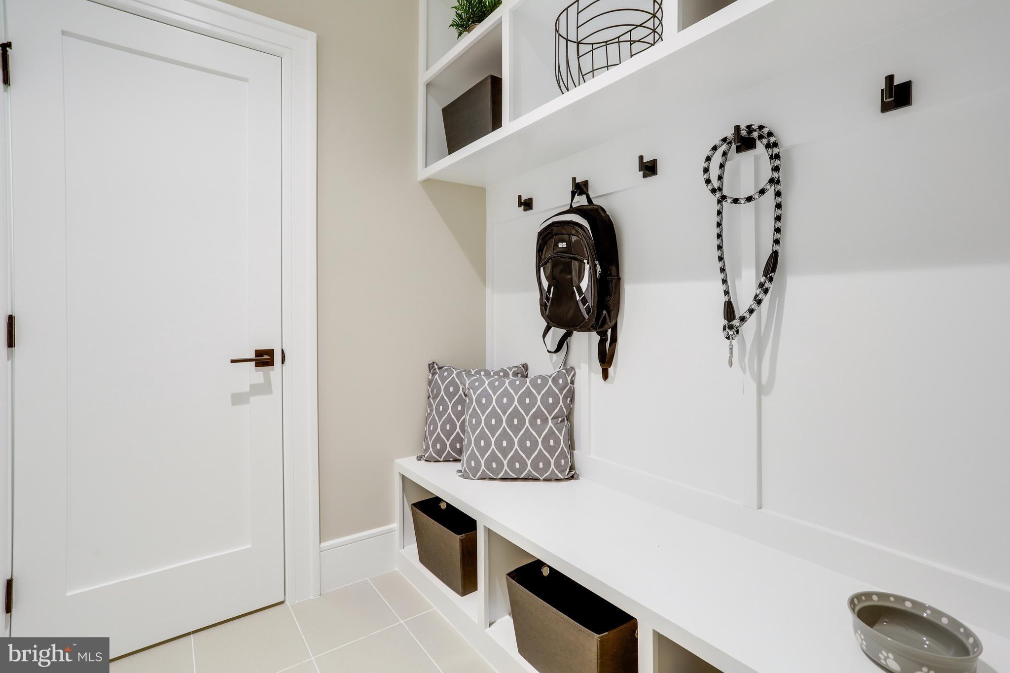 LYONHURST - Residential