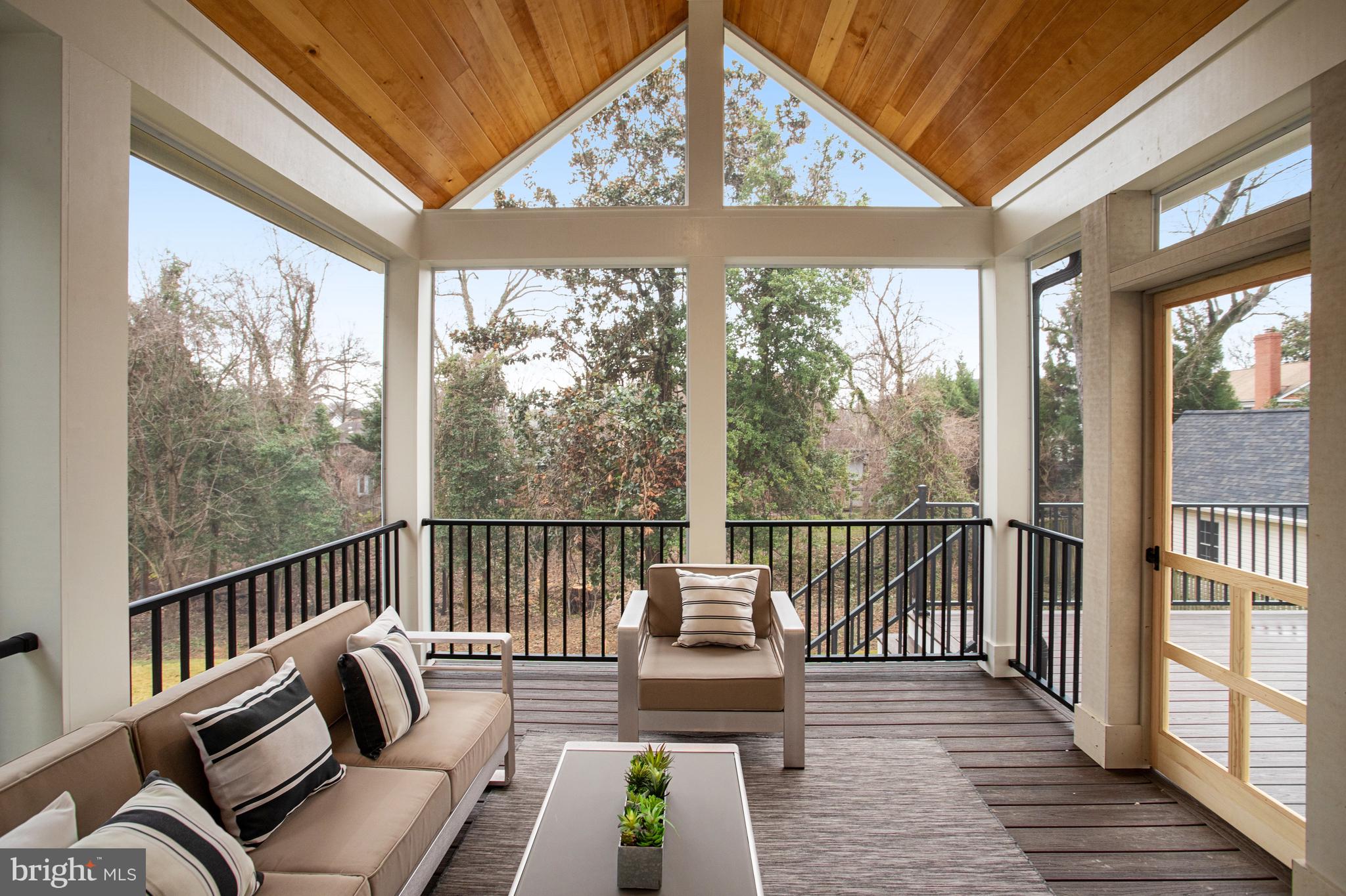 LYONHURST - Residential