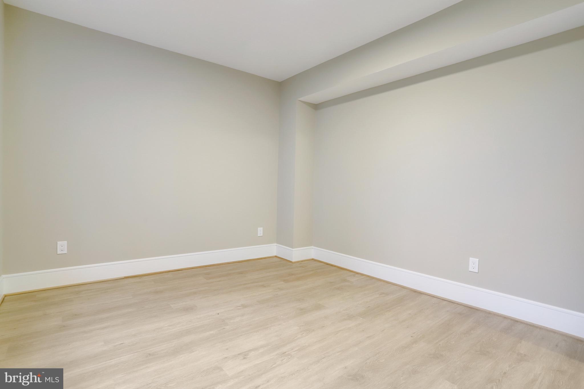 LYONHURST - Residential