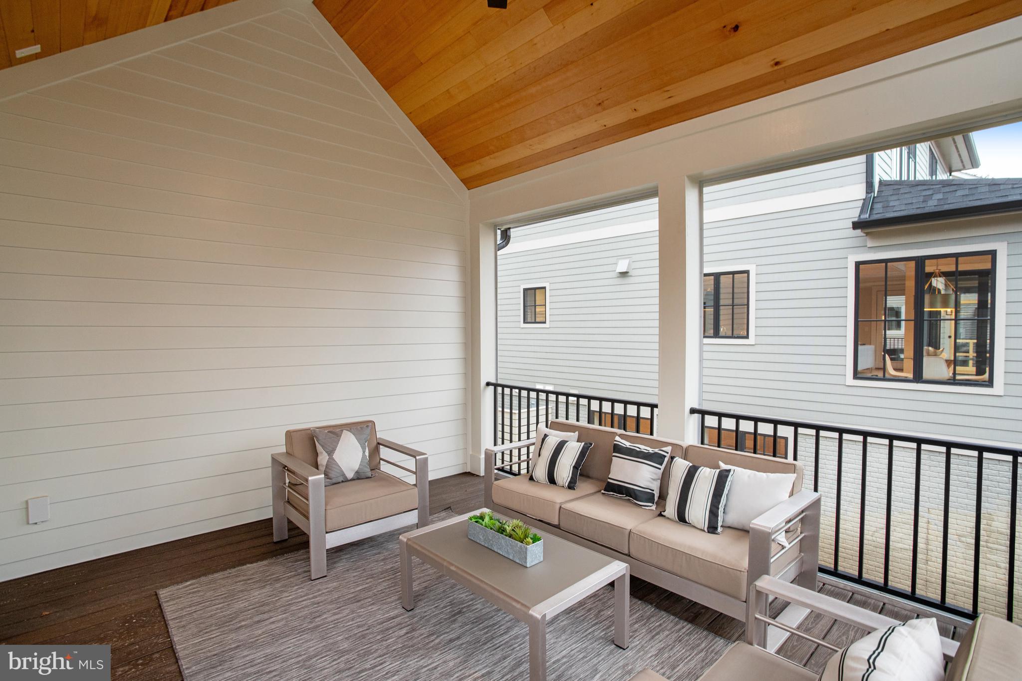 LYONHURST - Residential