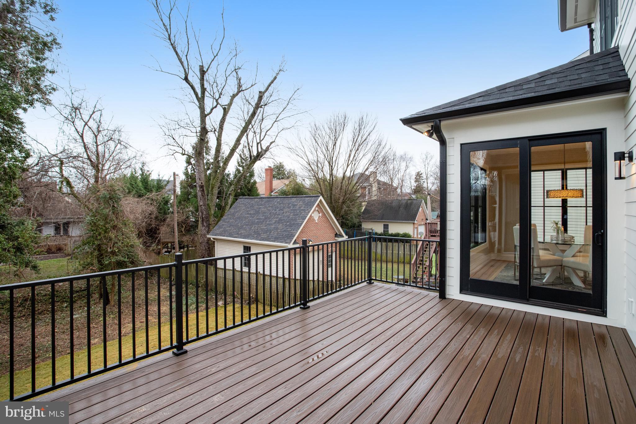 LYONHURST - Residential