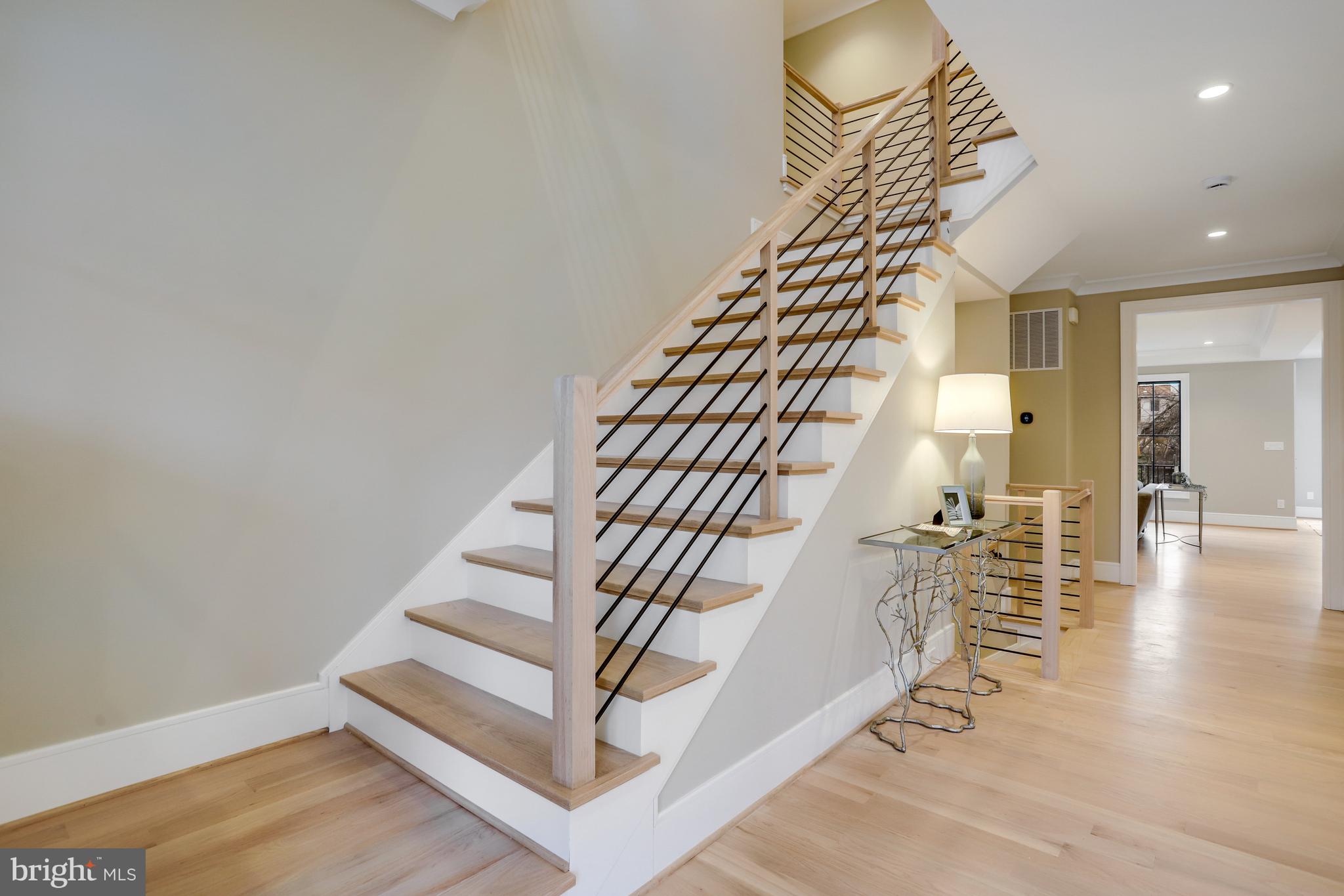 LYONHURST - Residential