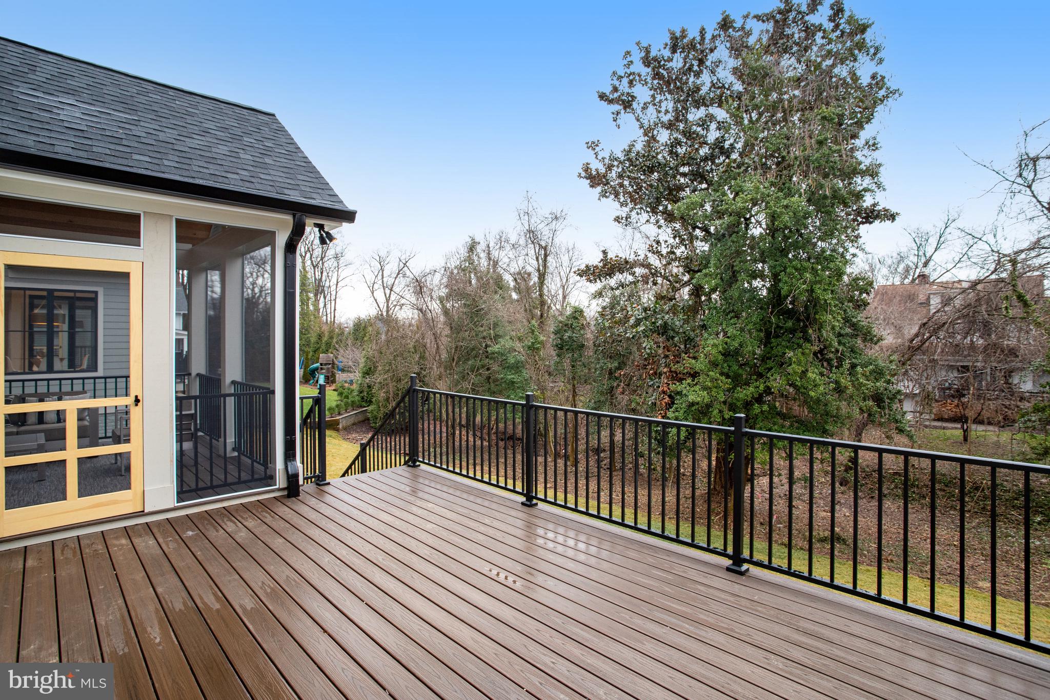 LYONHURST - Residential