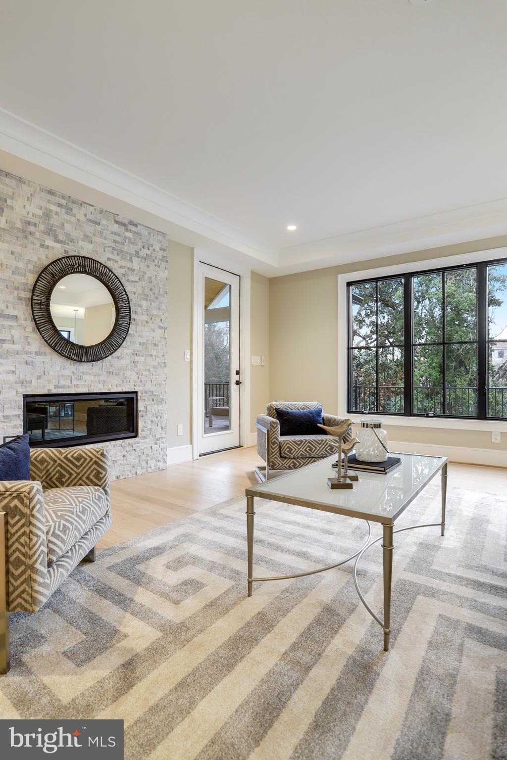 LYONHURST - Residential