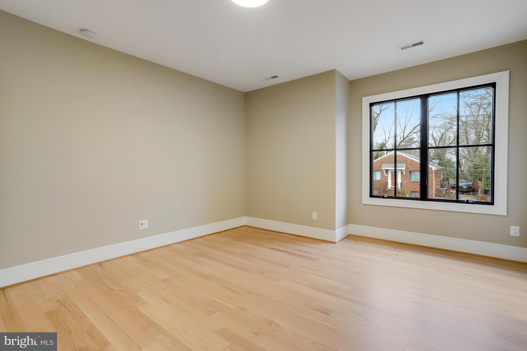 LYONHURST - Residential