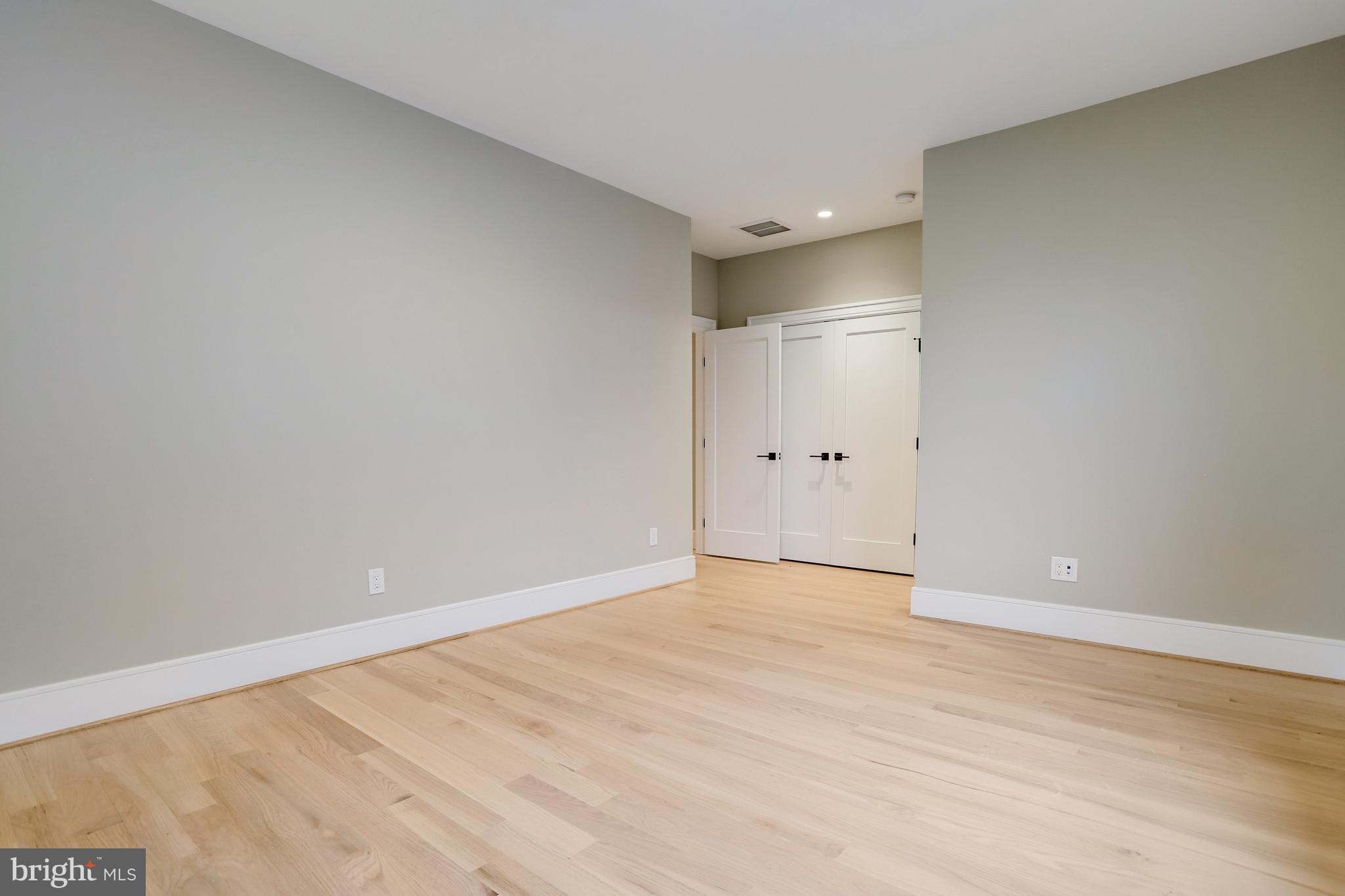 LYONHURST - Residential