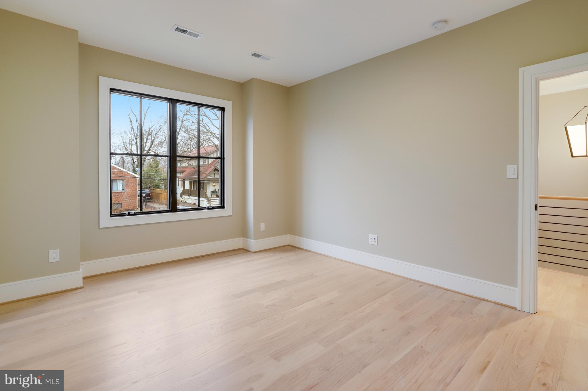 LYONHURST - Residential