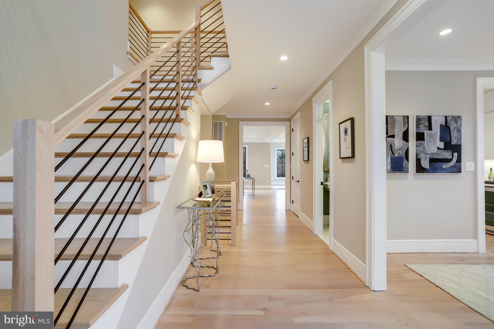 LYONHURST - Residential