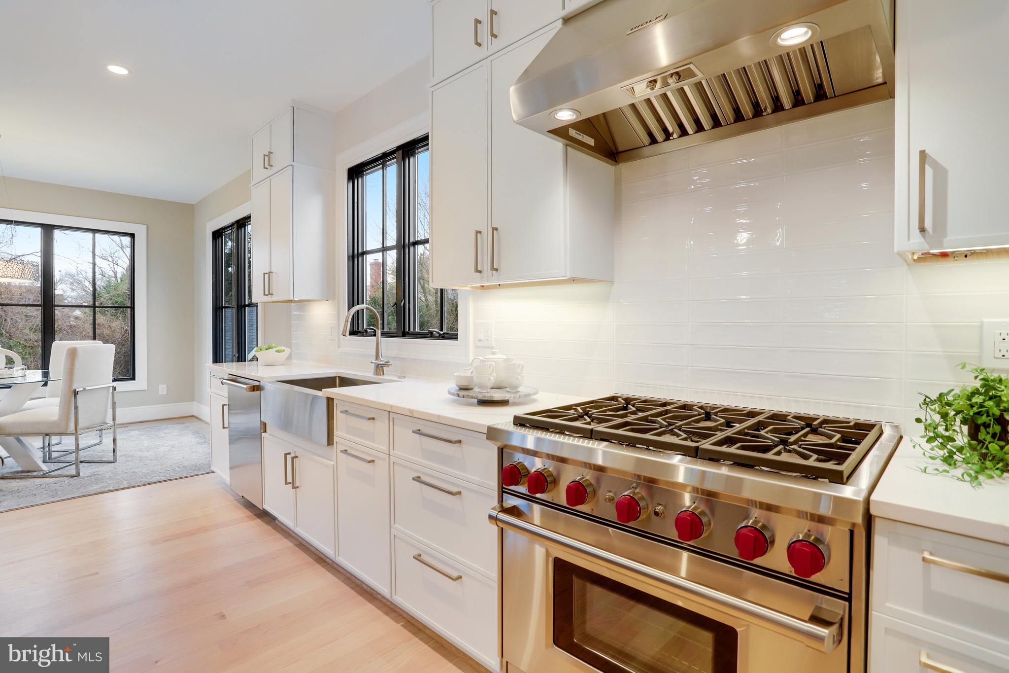 LYONHURST - Residential